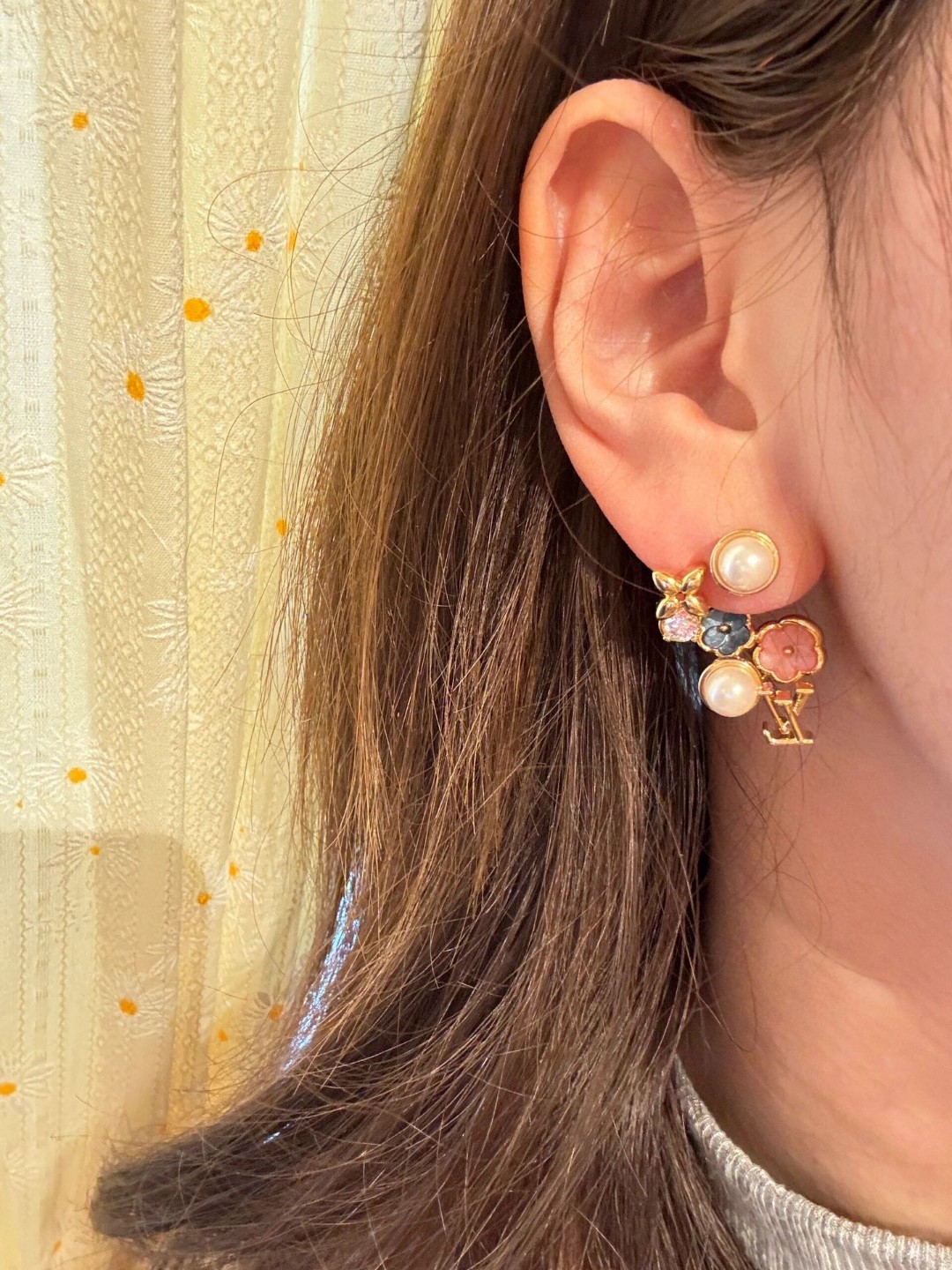 ルイヴィトン パール カラークリスタル ロゴレター ピアス ホワイト 画像 9