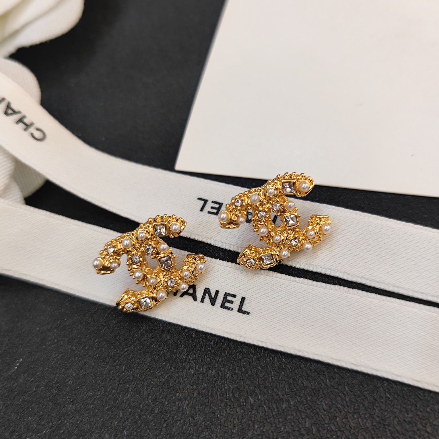 シャネル パール クリスタル ロゴレター スクエア ピアス ゴールド シルバー ホワイト 画像 8