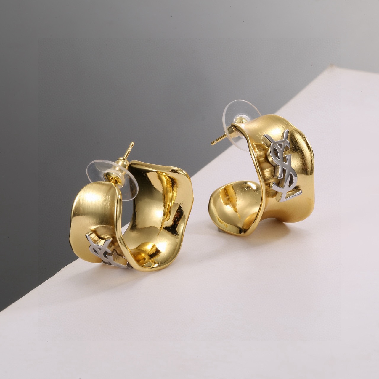 サンローラン YSLロゴ ピアス ゴールド ロゴフープ 画像 9