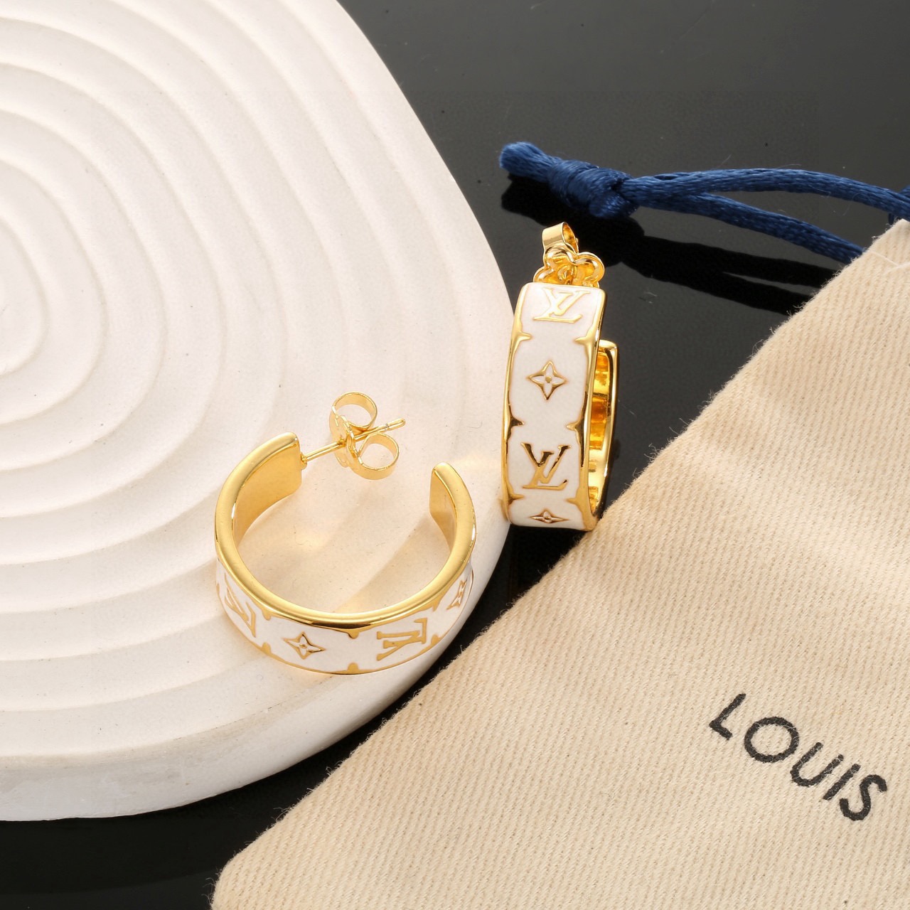 ルイヴィトン ロゴレター LV Twig スター ピアス フープ ホワイトエナメル 画像 7