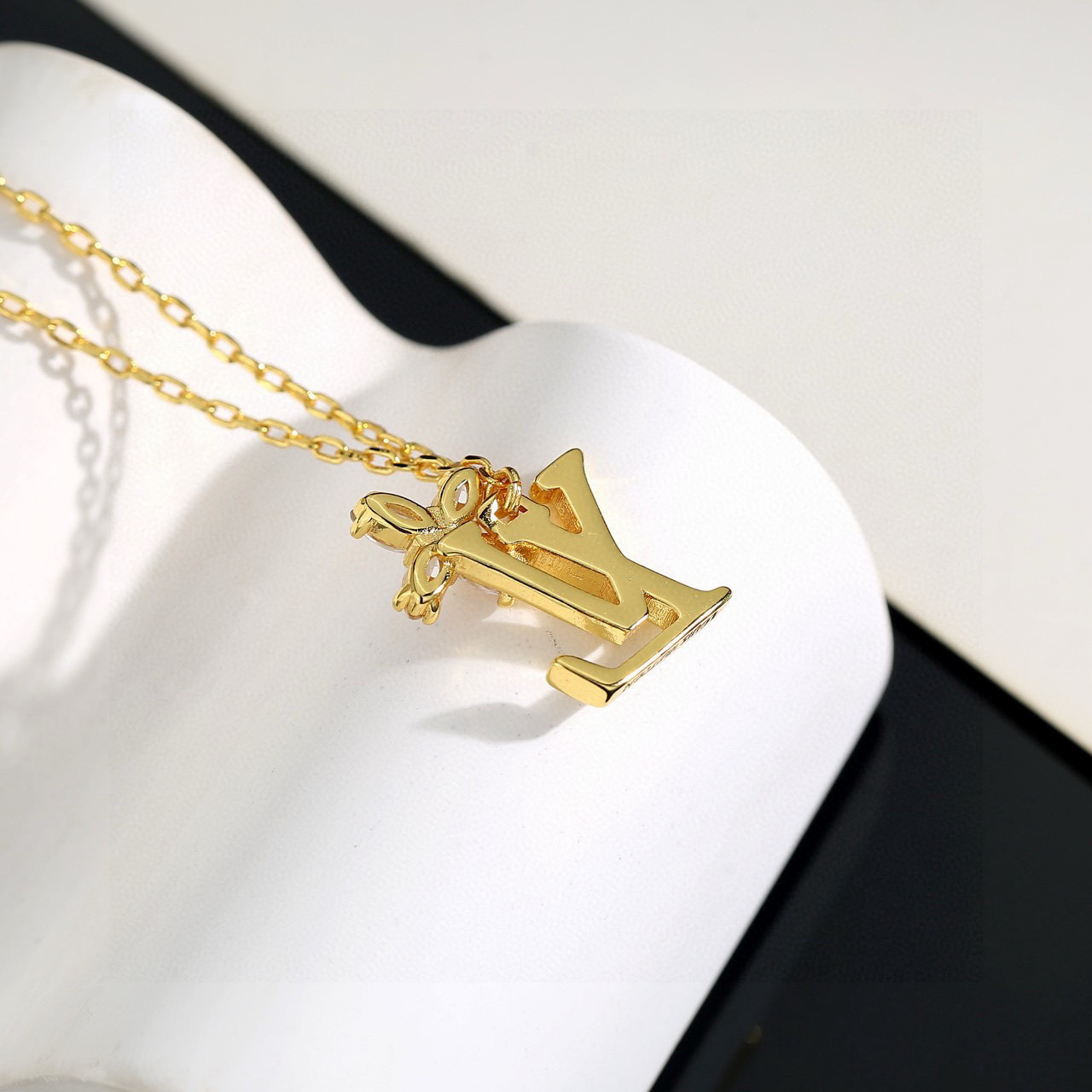 ルイヴィトン ロゴレター スター ネックレス イニシャルペンダント 画像 8