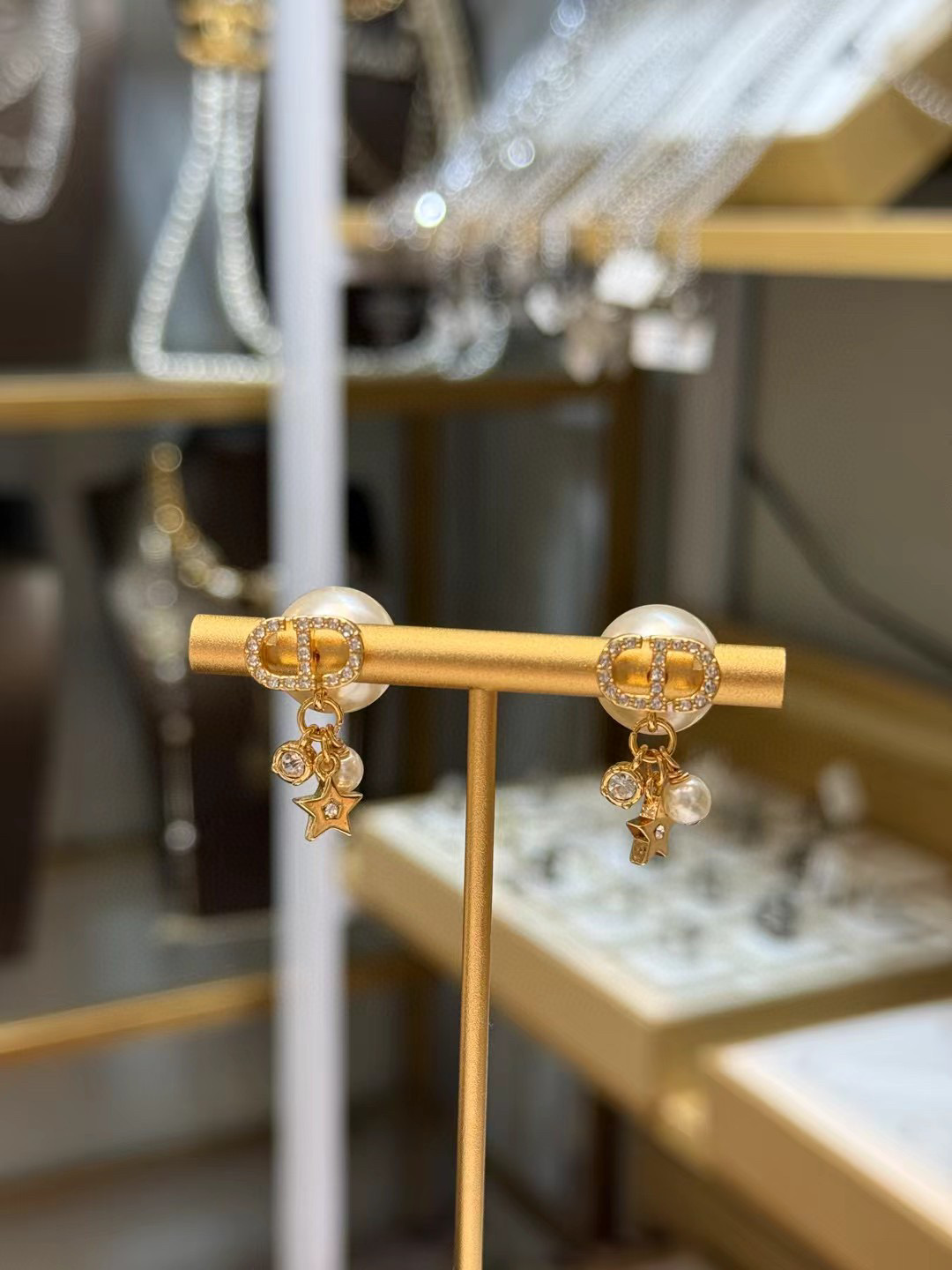 ディオール パール レジン カラーブロック ロゴレター Dior Tribales ピアス シルバー ホワイト Tribales クリスタルドロップ 画像 4