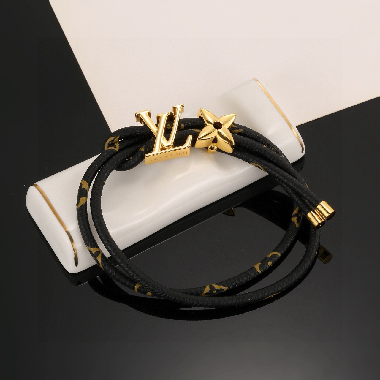 ルイヴィトン LV Circle リバーシブル ブレスレット ロゴレター レザー ゴールド ブラックモノグラム 詳細画像 3