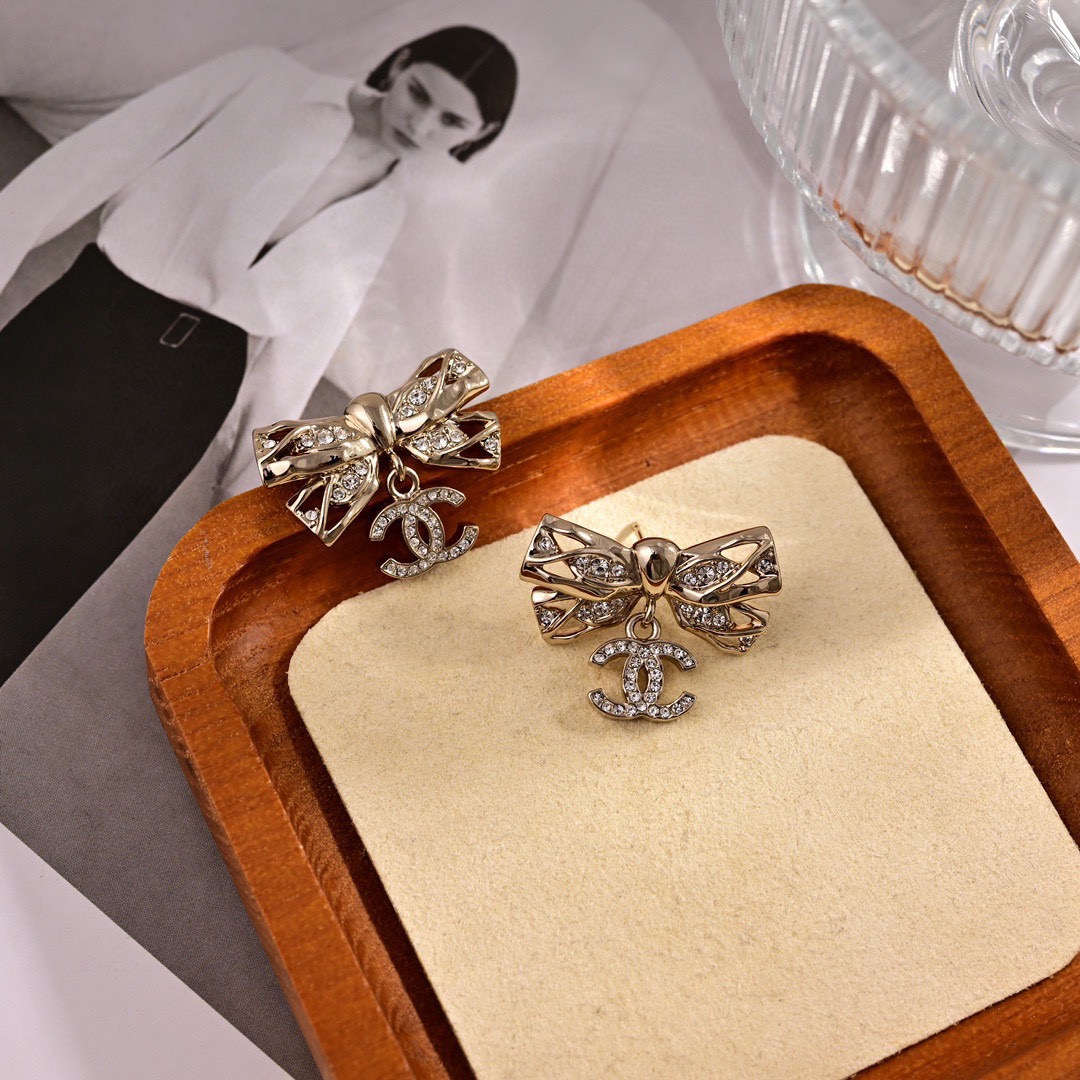 シャネル レザー ピアス ゴールド フローラル スタッド 画像 5