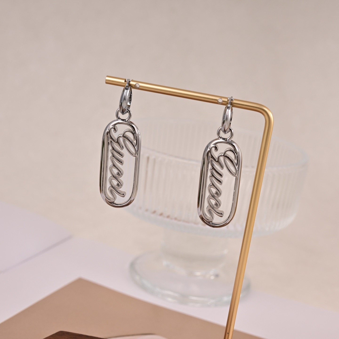 グッチ ロゴレター ピアス シルバー オーバル ロゴ ドロップ 画像 5