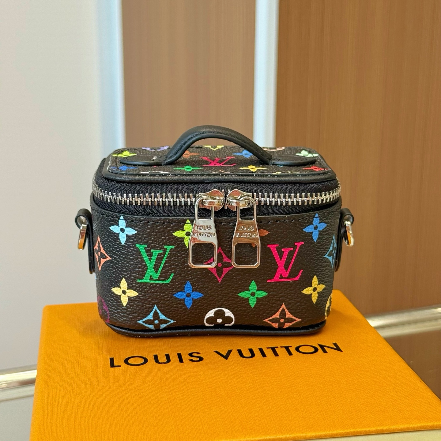 ルイヴィトン Micro Vanity Case デューン ベージュ ブラック マルチカラー モノグラム M03812 画像 5