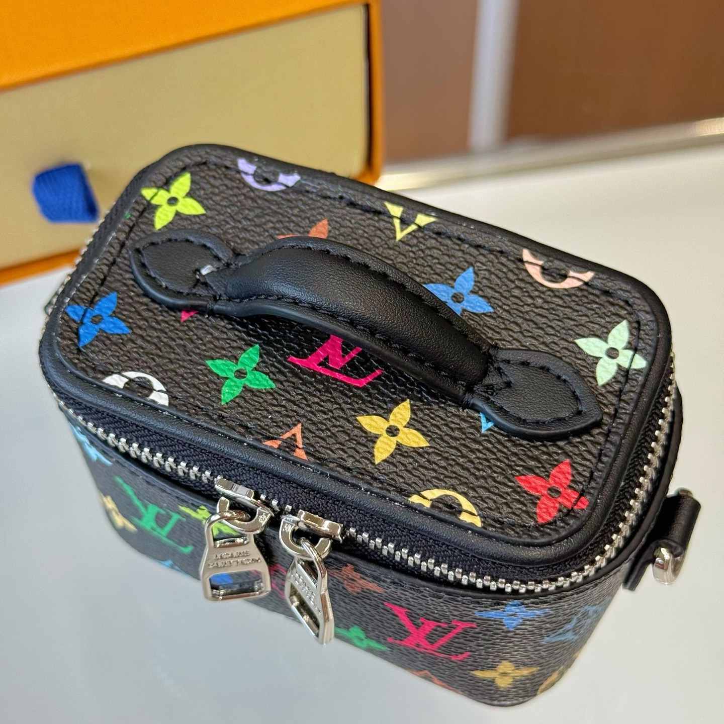 ルイヴィトン Micro Vanity Case デューン ベージュ ブラック マルチカラー モノグラム M03812 画像 8