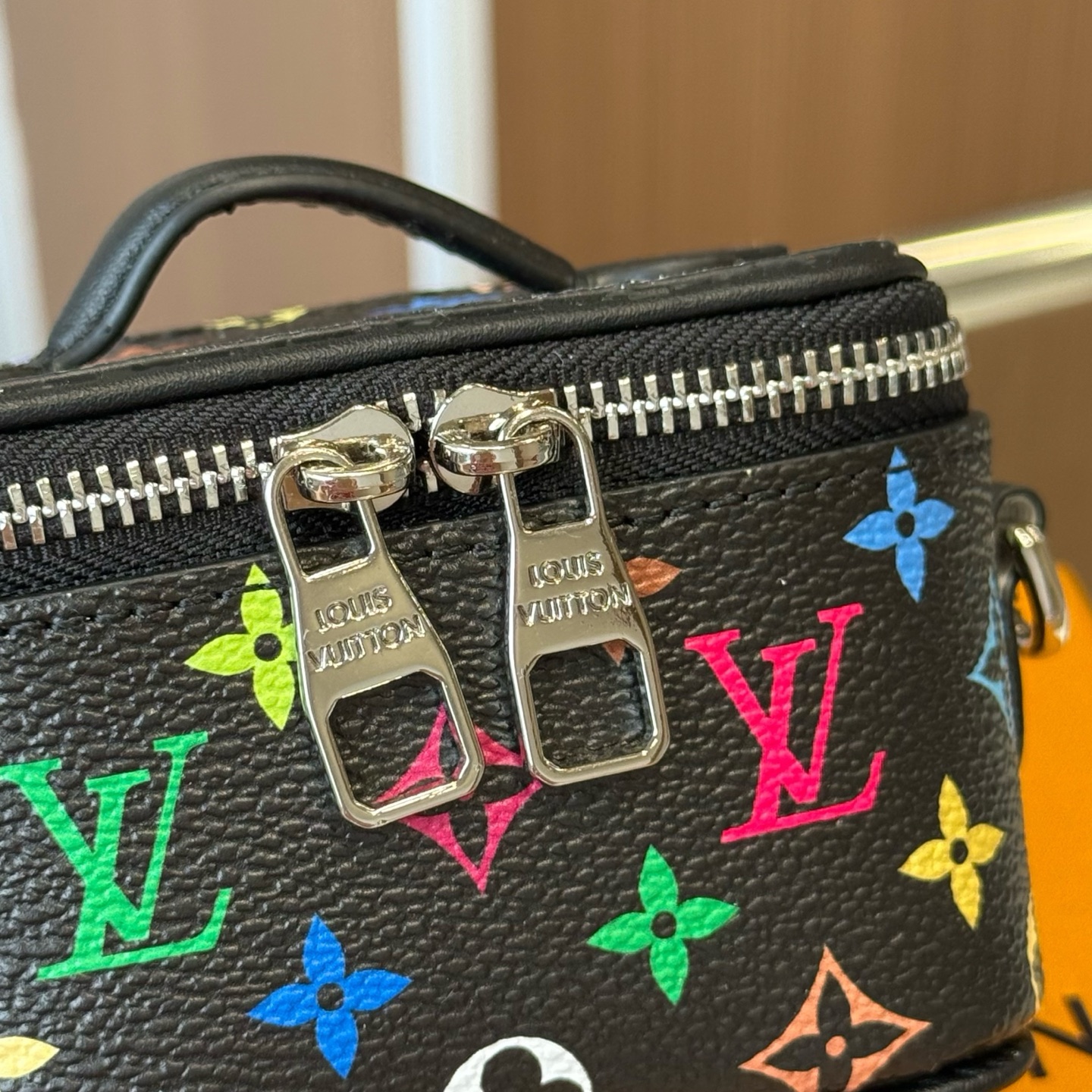 ルイヴィトン Micro Vanity Case デューン ベージュ ブラック マルチカラー モノグラム M03812 画像 9