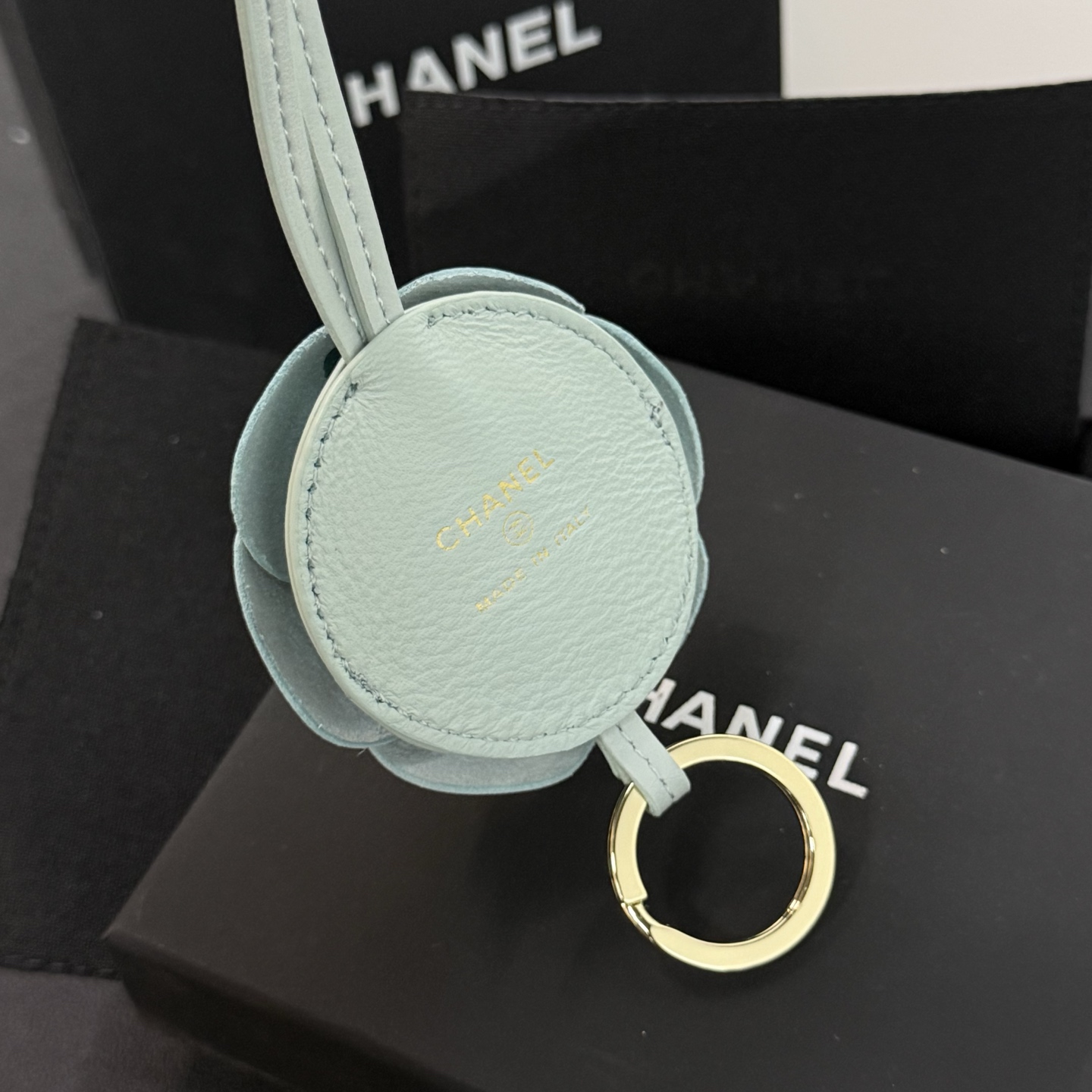 シャネル レッド ピンク ゴールド カメリア レザー マルチカラー バッグチャーム キーホルダー ライトブルー ホワイト カメリア 画像 6