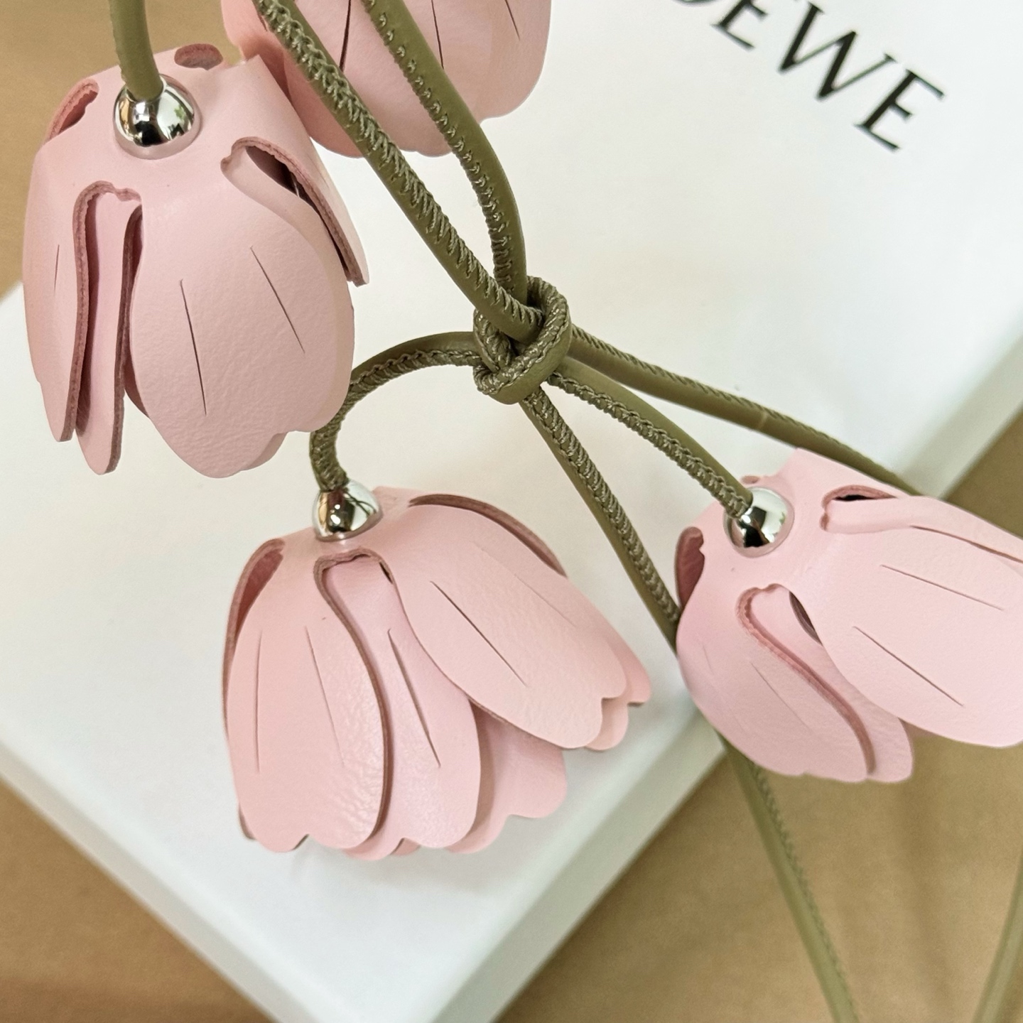ロエベ 桜 アナグラム バッグチャーム キーホルダー 画像 9