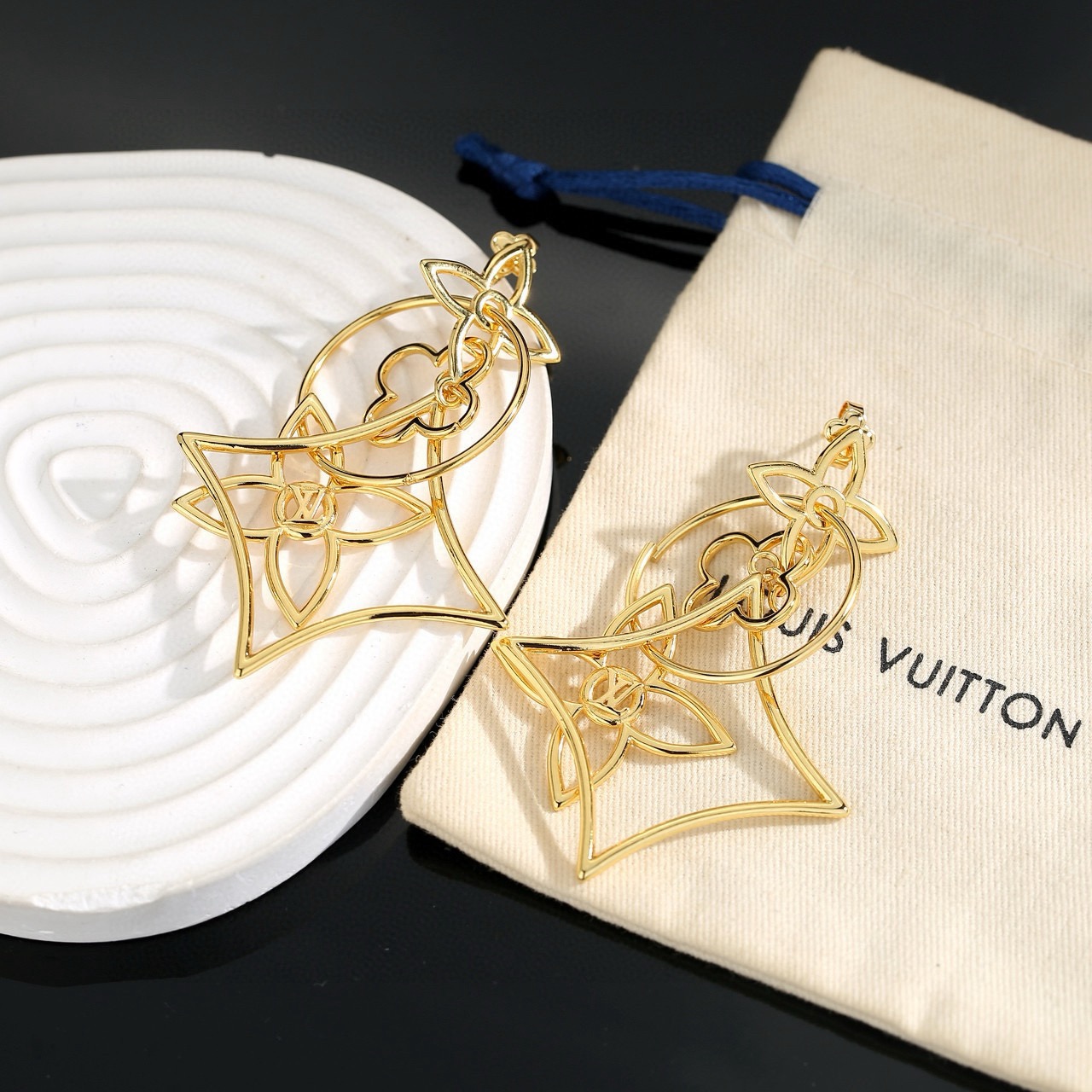 ルイヴィトン スター LV Twig ロゴレター ピアス 画像 7