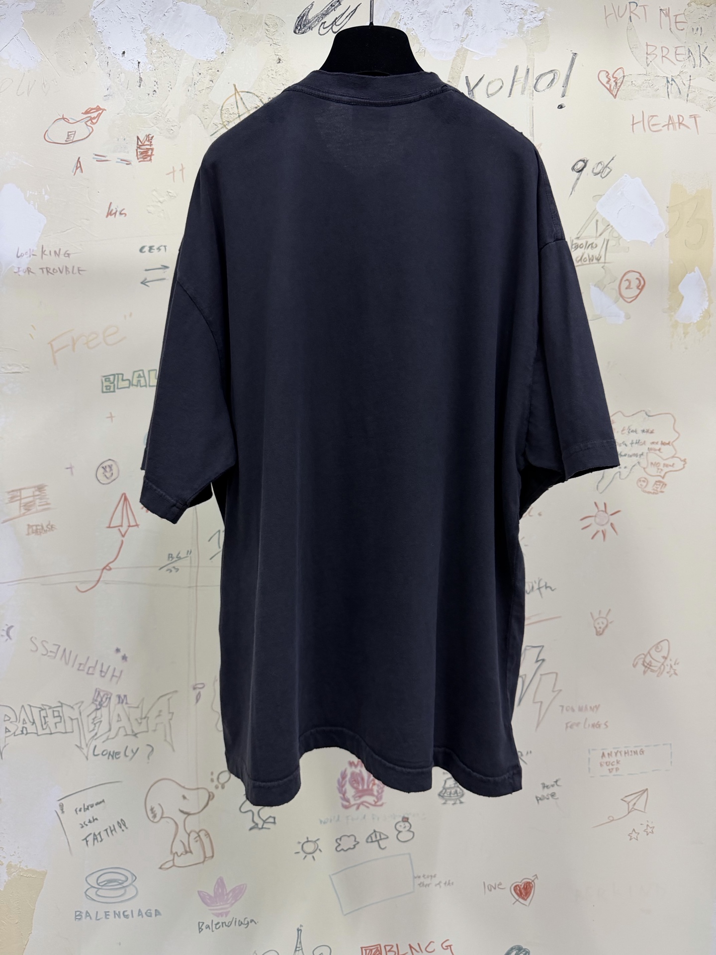 バレンシアガ ナイトビュー Avenue George V Tシャツ ブラック 画像 5