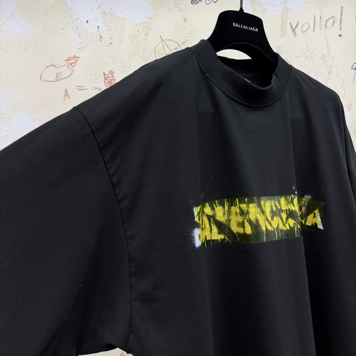 バレンシアガ レターテープ ロゴTシャツ ブラック 詳細画像 2