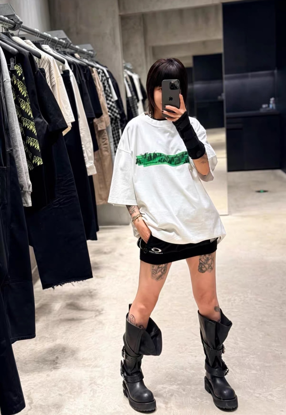バレンシアガ レターテープ ロゴTシャツ ホワイト 画像 8