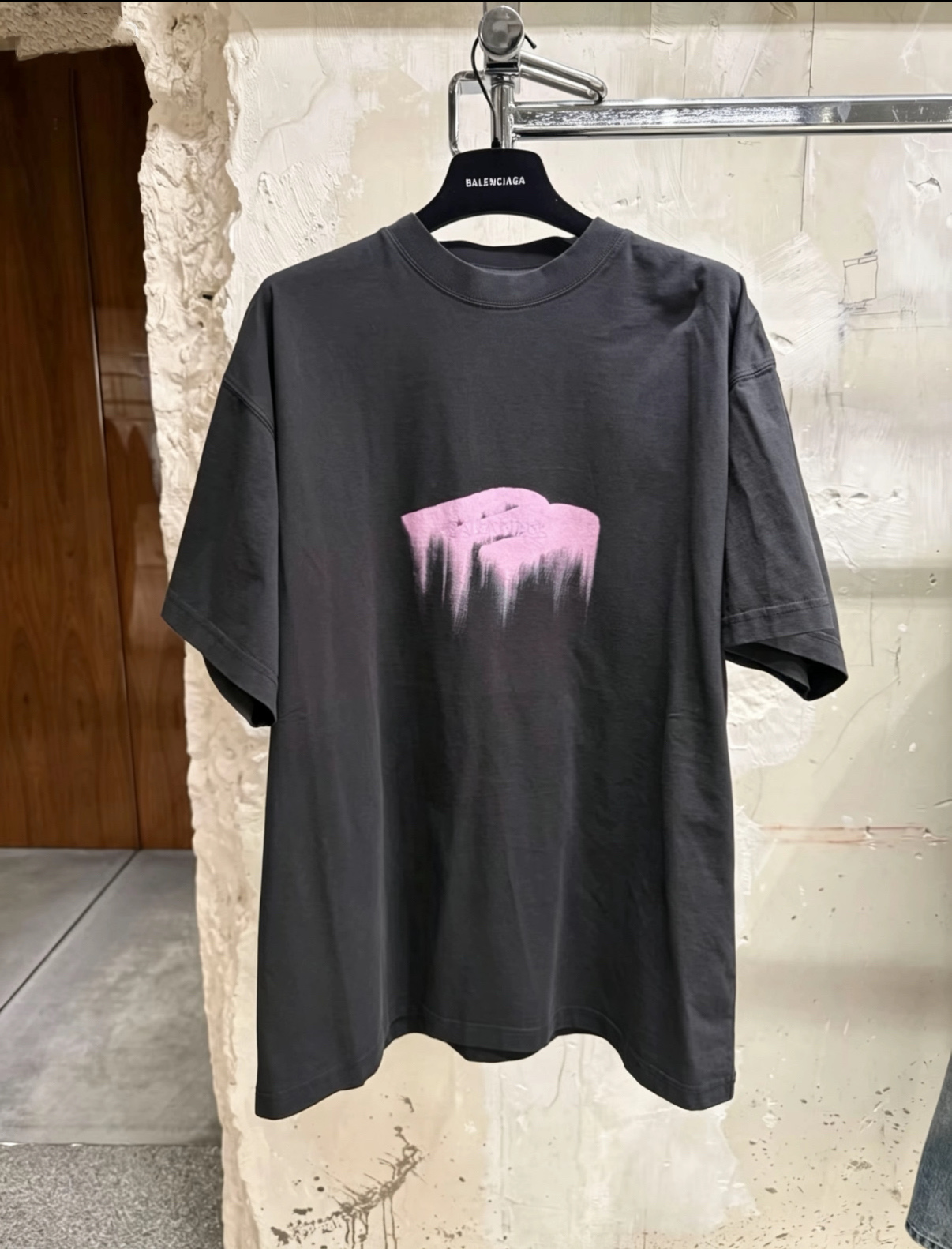 バレンシアガ 3B メルテッドロゴTシャツ グレー 詳細画像 1
