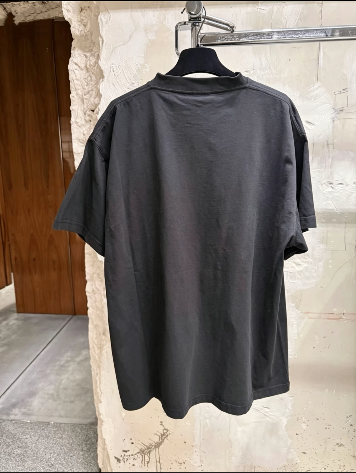 バレンシアガ 3B メルテッドロゴTシャツ グレー 詳細画像 2