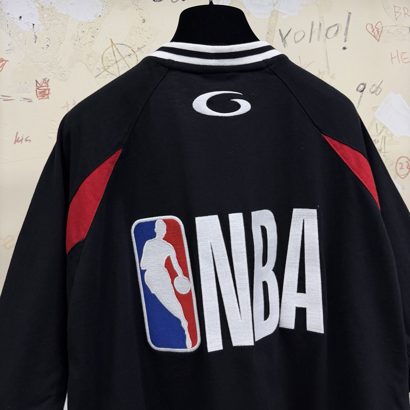 バレンシアガ x エヌビーエー 10 ジャージーTシャツ ブラック 画像 6