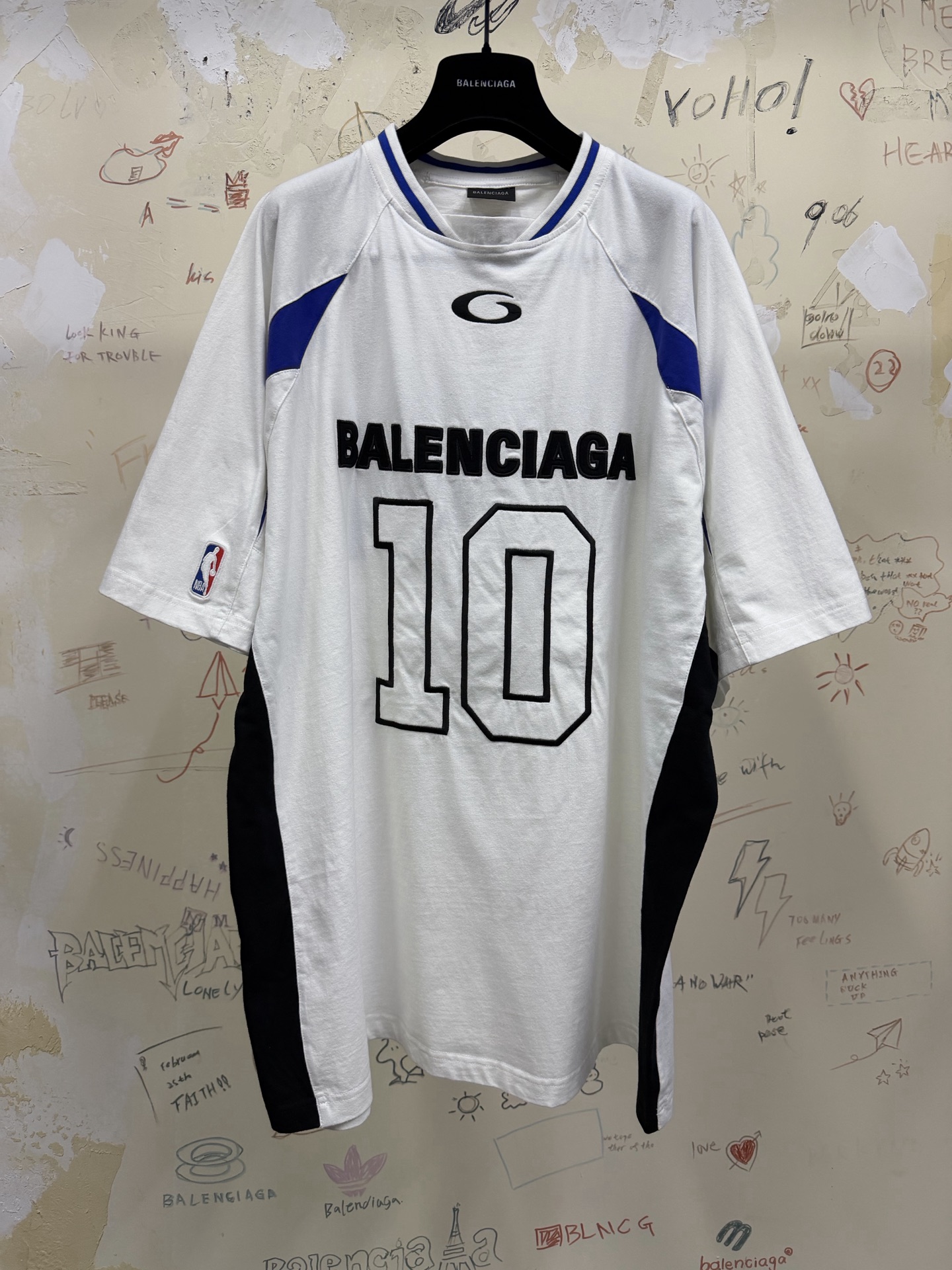 バレンシアガ x エヌビーエー 10 ジャージーTシャツ ブラック 画像 7