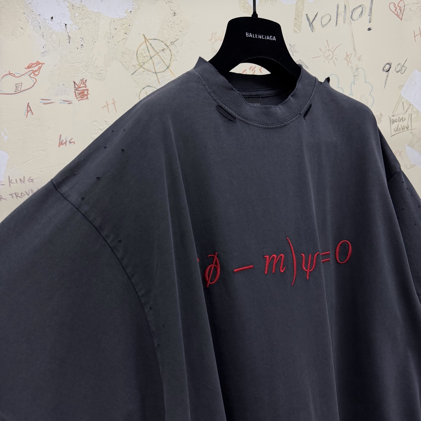 バレンシアガ バレンタイン ディラック方程式Tシャツ グレー 詳細画像 2