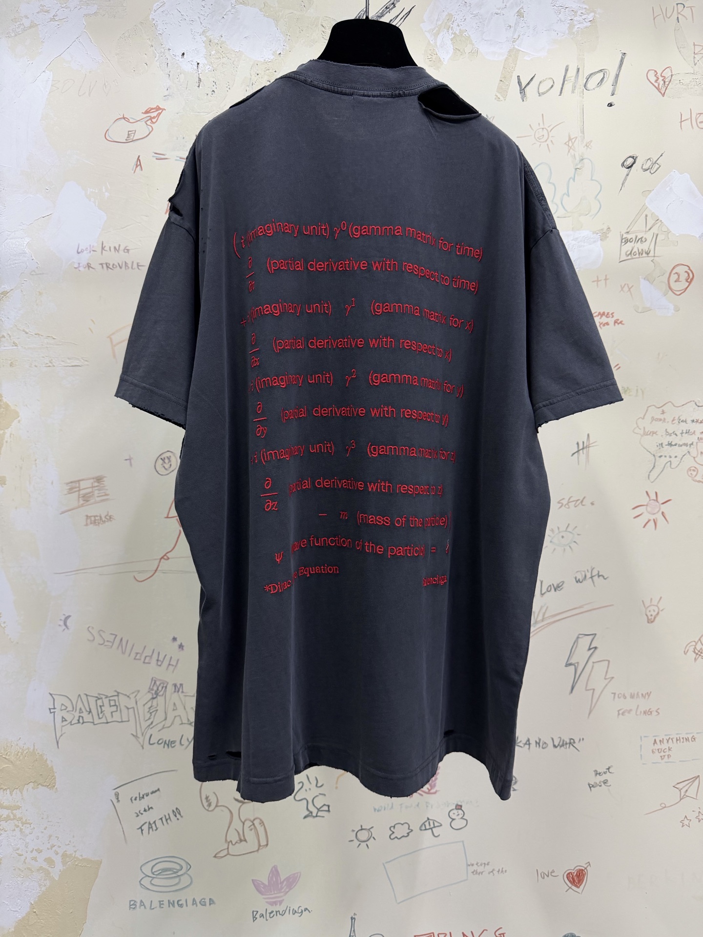 バレンシアガ バレンタイン ディラック方程式Tシャツ グレー 画像 7