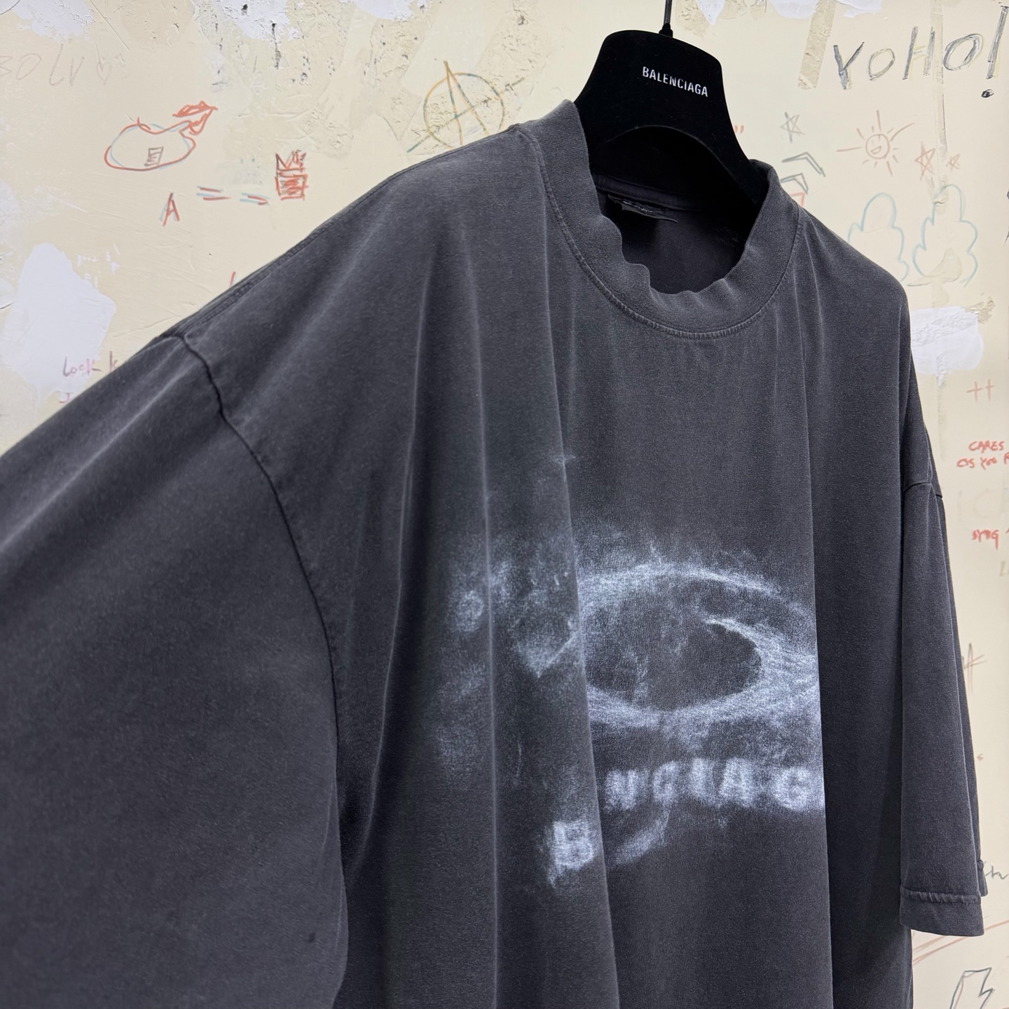 バレンシアガ クレヨン リングロゴTシャツ ウォッシュドブラック 詳細画像 2