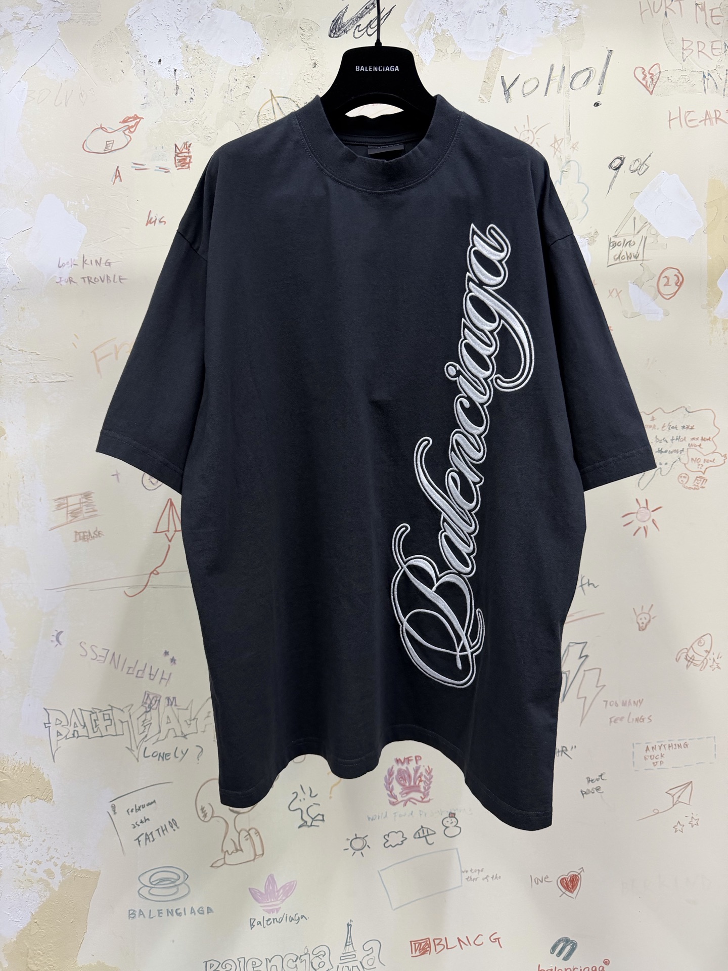バレンシアガ スクリプトロゴTシャツ ウォッシュドブラック 詳細画像 1