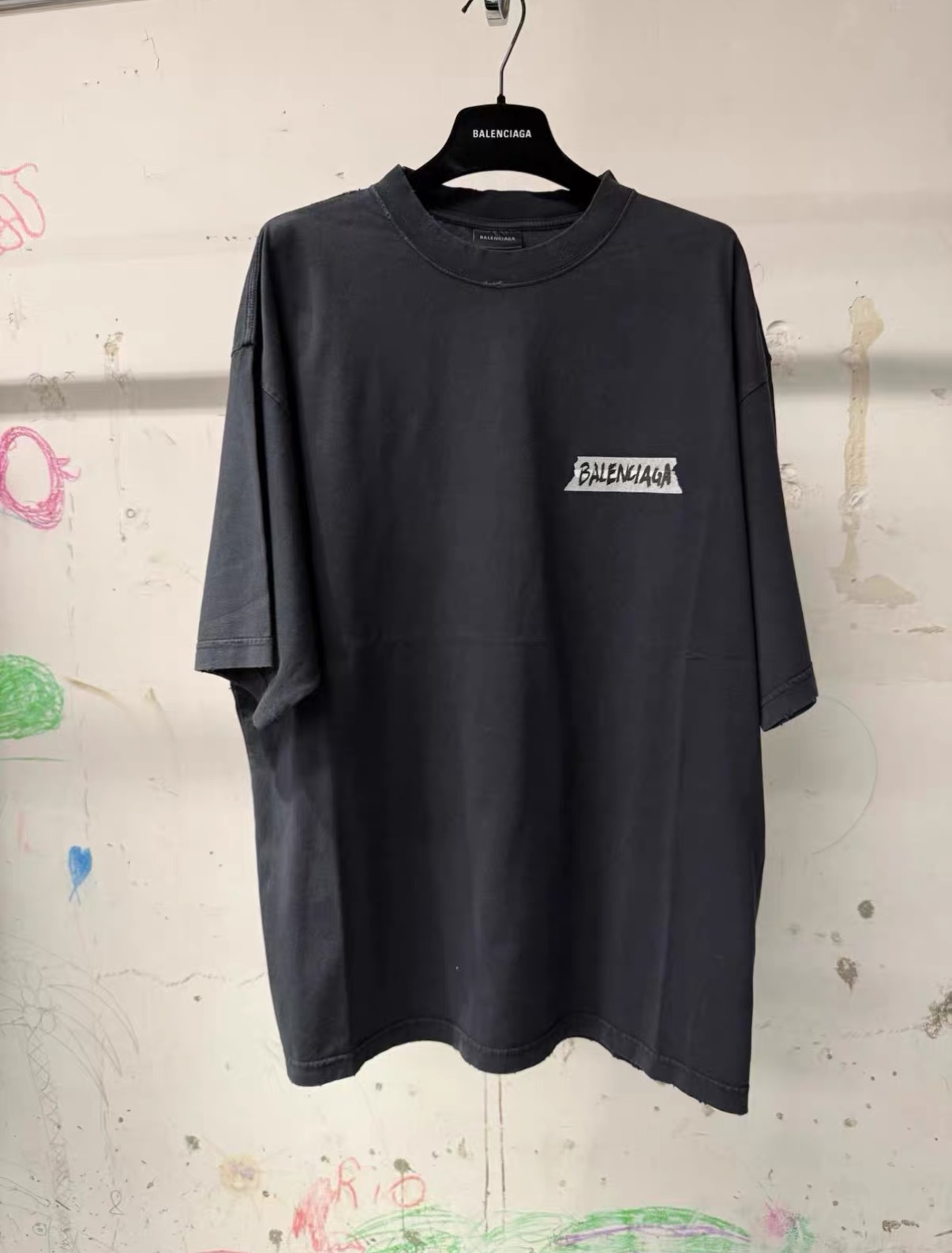 バレンシアガ スクリプトロゴTシャツ ウォッシュドブラック 画像 7