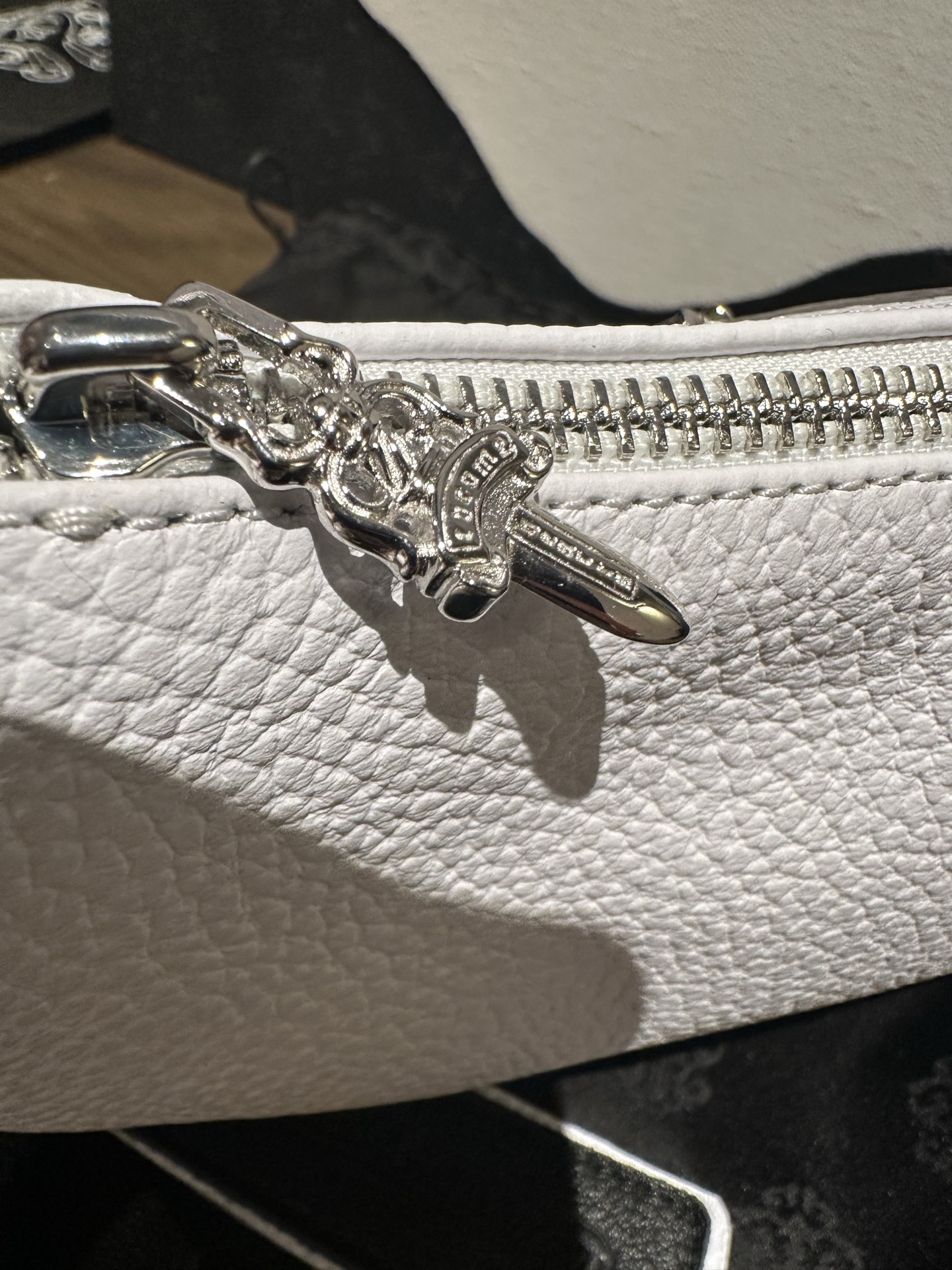クロムハーツ ホワイト クロス Zip ショルダー バッグ 画像 4