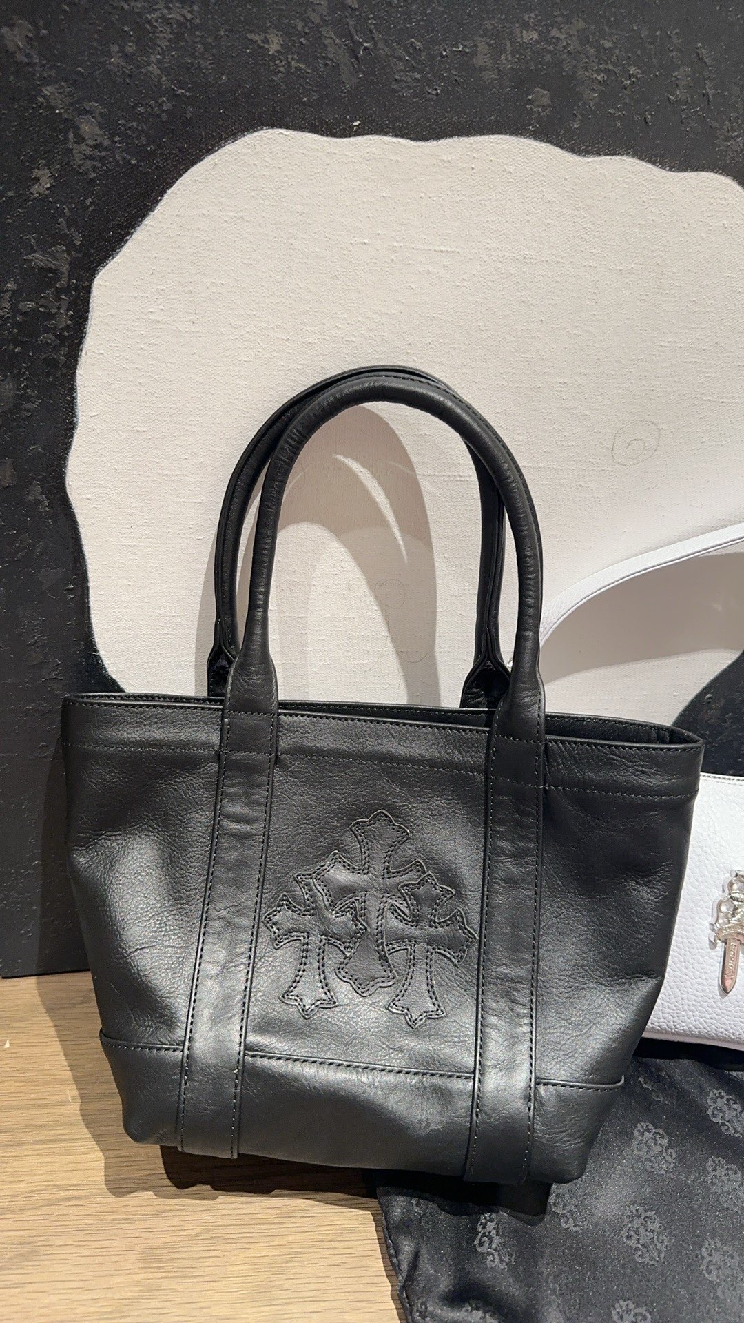 クロムハーツ ブラック レザー クロス トート バッグ Pocket 画像 4