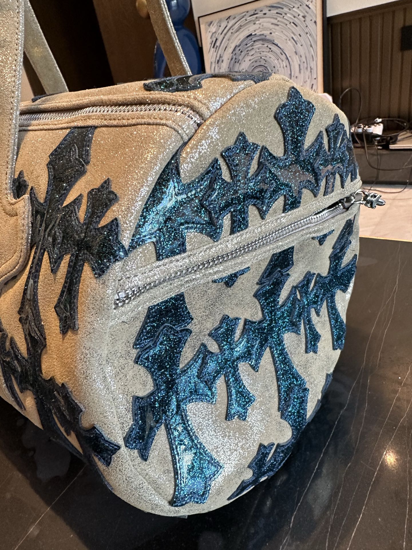 クロムハーツ クロスパターン トラベルバッグ ベージュ ブルー 詳細画像 1