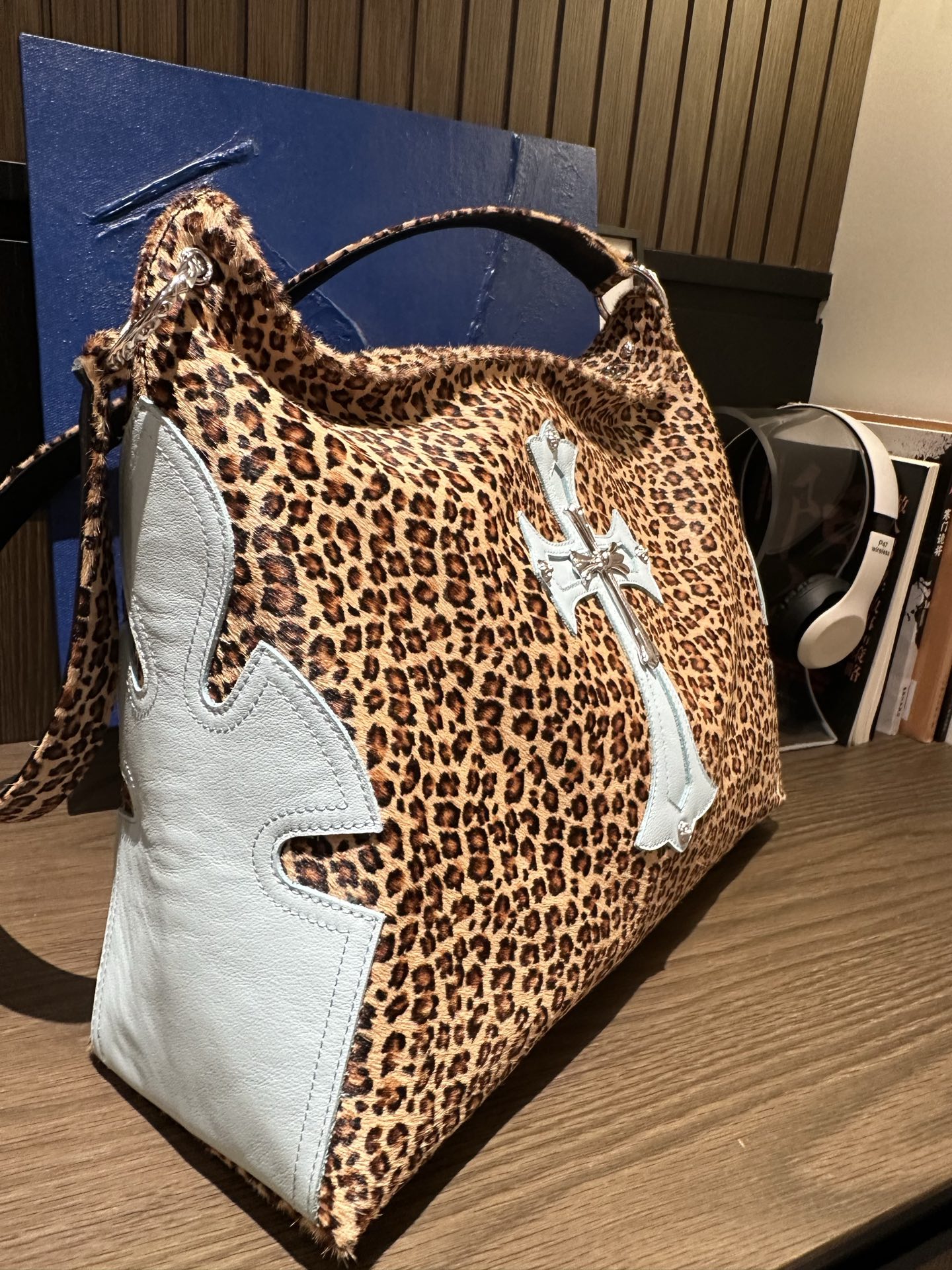 クロムハーツ レオパード クロス ショルダーバッグ 画像 5