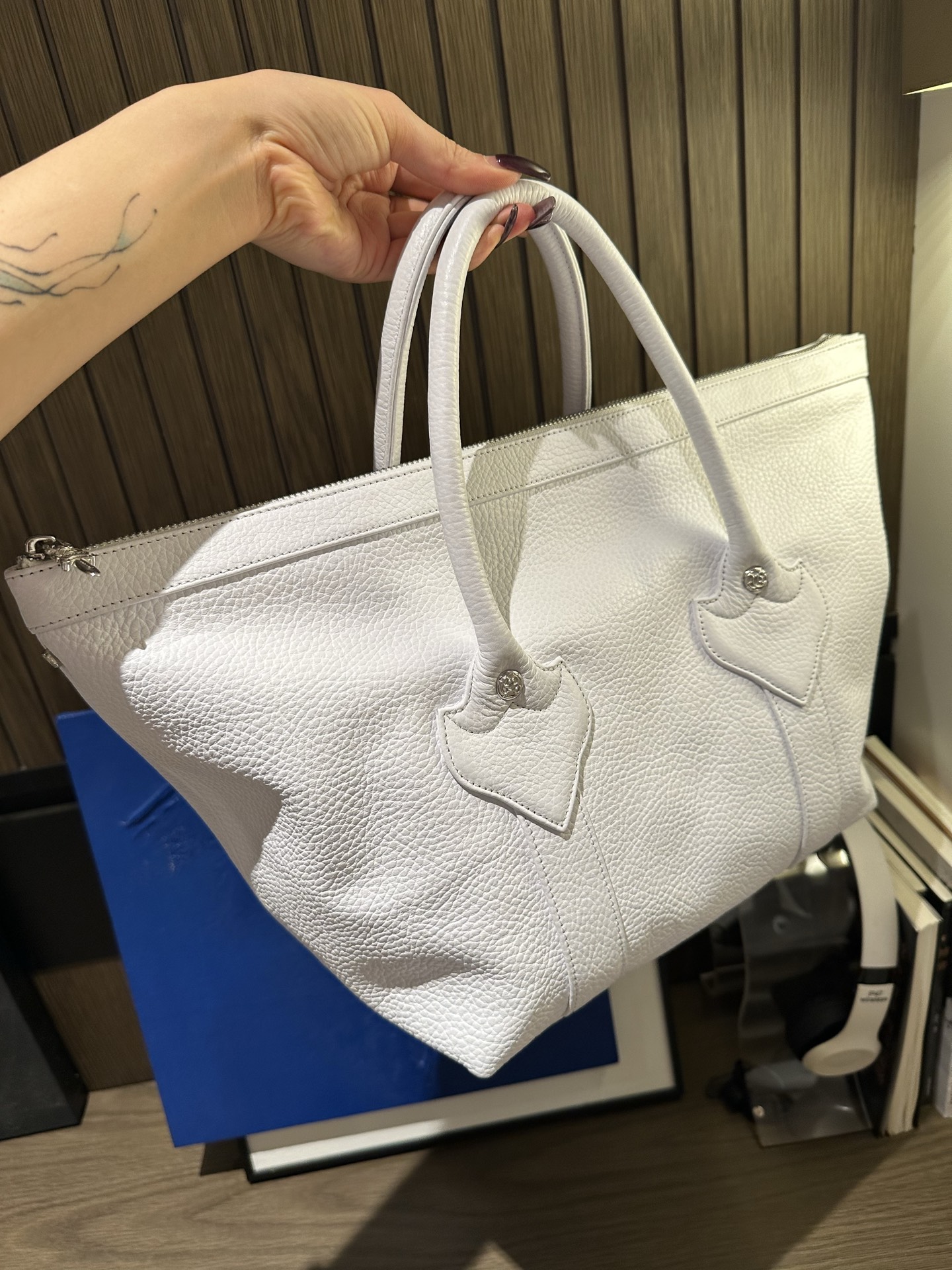 クロムハーツ ホワイトレザー クロス トートバッグ 詳細画像 2