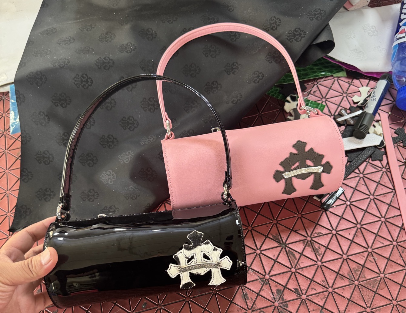クロムハーツ ピンククロス シリンダー ショルダーバッグ 画像 8