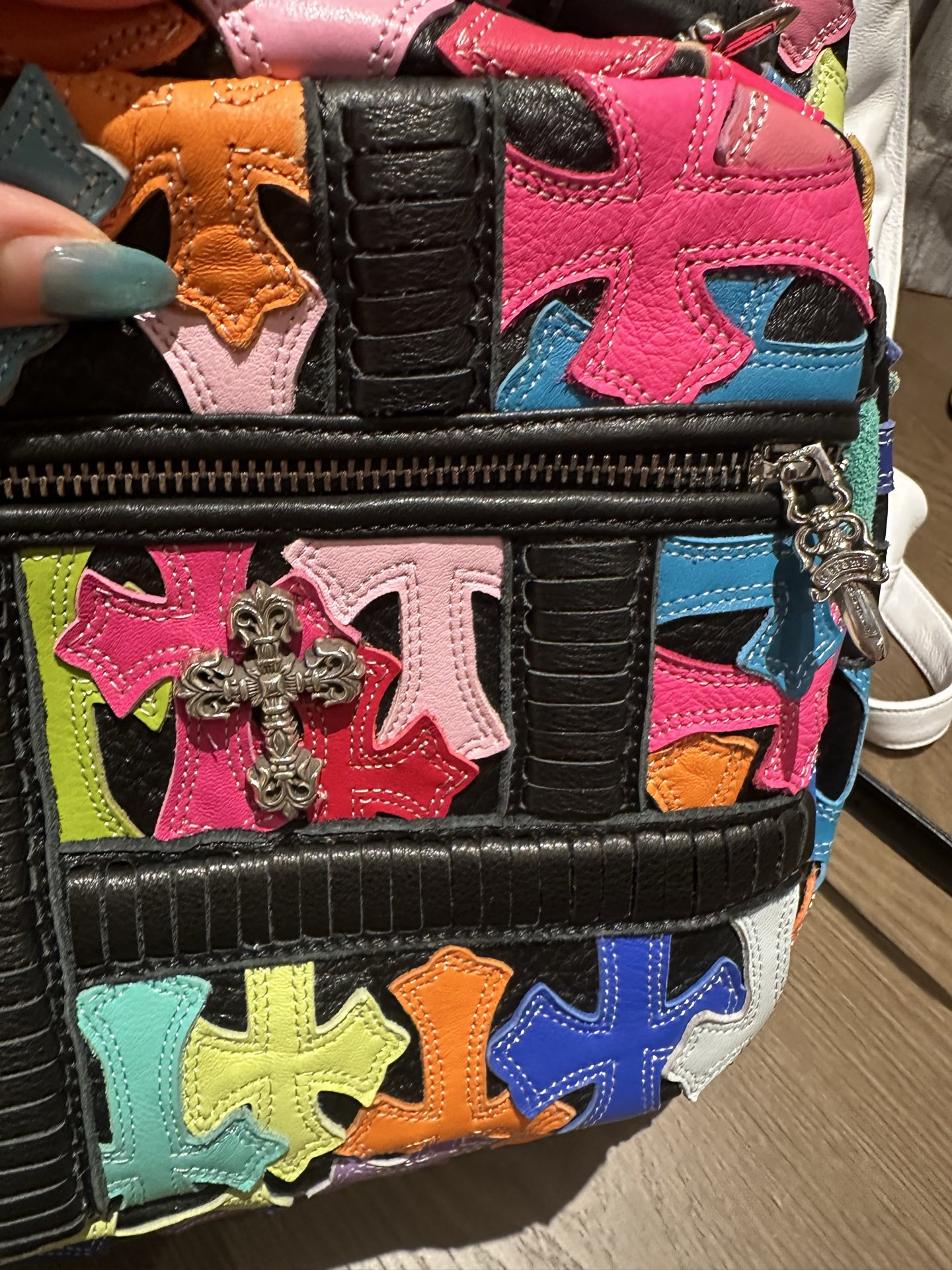 クロムハーツ マルチカラー クロス Patch Round バックパック 詳細画像 3