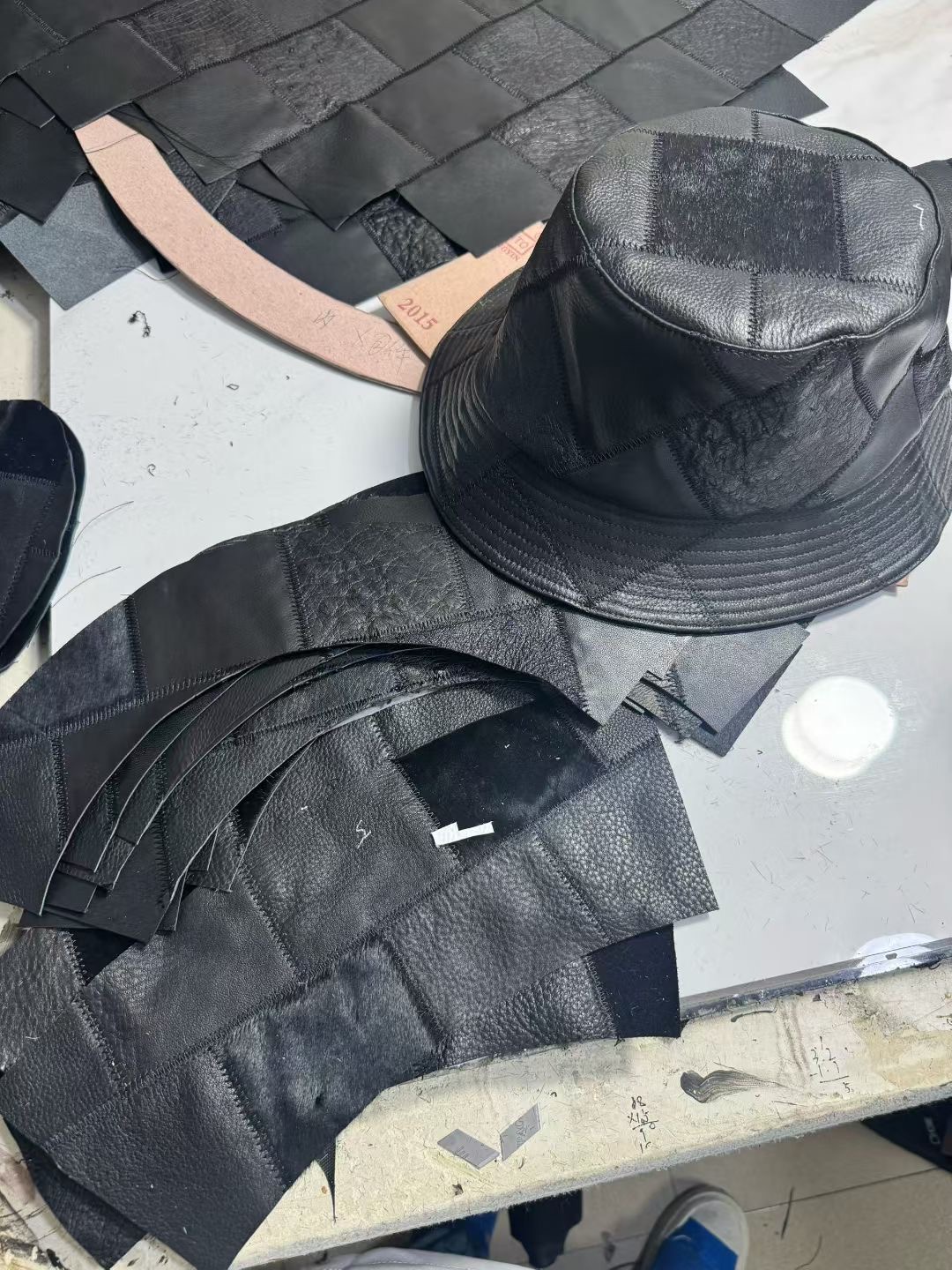クロムハーツ ブラック レザー バケット Hat Quilted クロス 詳細画像 1