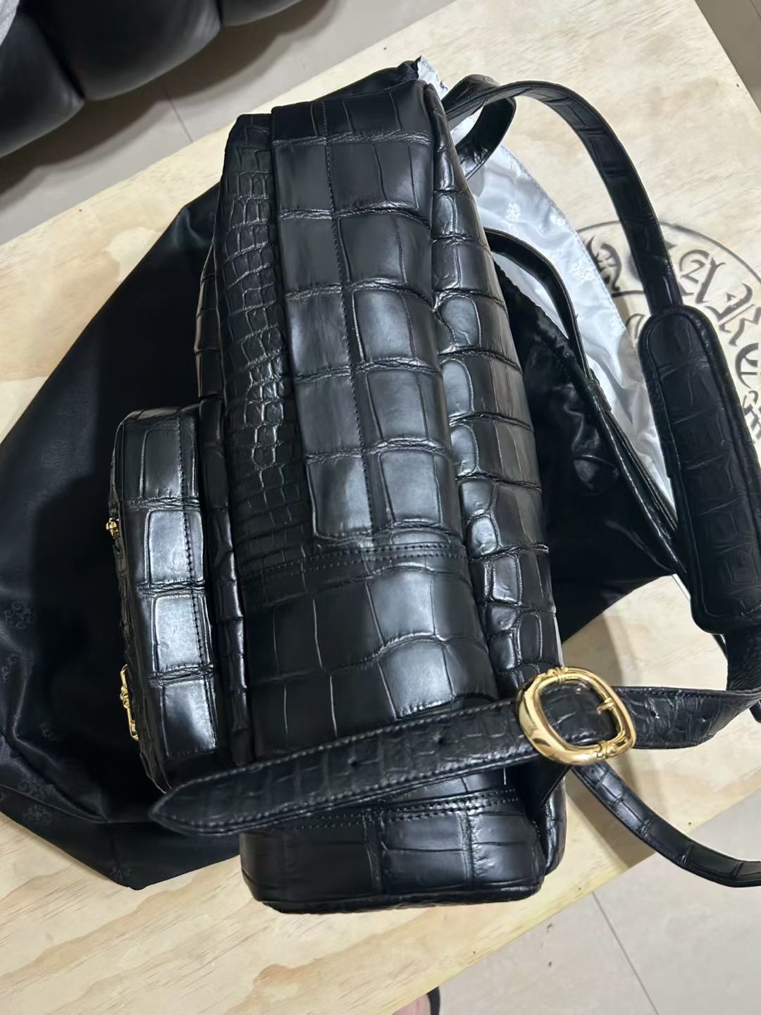 クロムハーツ Croc エンボス ブラック レザー バックパック 詳細画像 2