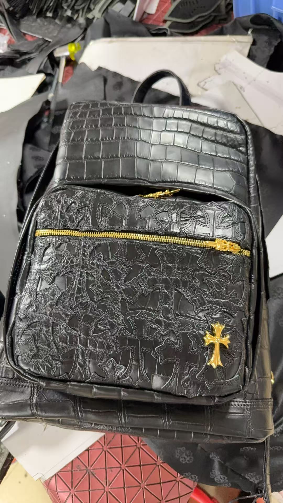 クロムハーツ Croc エンボス ブラック レザー バックパック 画像 4