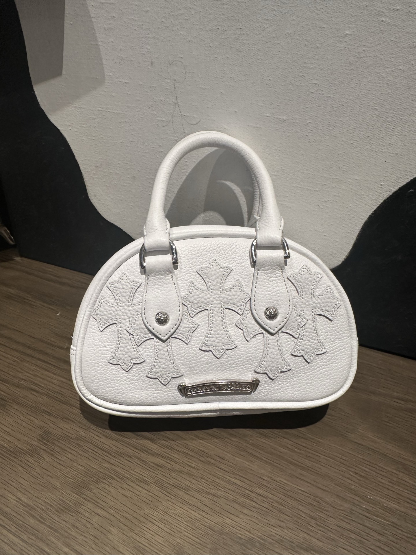 クロムハーツ ホワイト クロス Dome ミニ Handbag シルバー Buttons 詳細画像 2