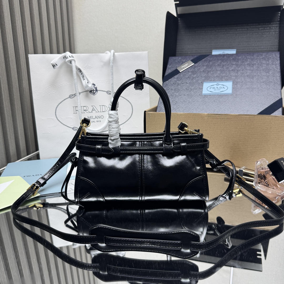 プラダ ミニ パテント トップハンドル バッグ ブラック 1BA486 詳細画像 1