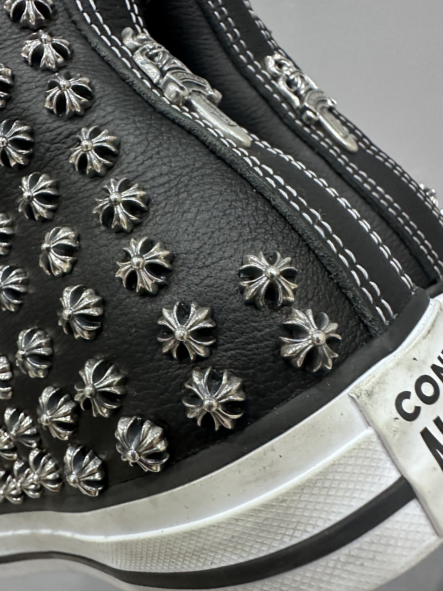 クロムハーツ x Converse スタッズ ハイトップ スニーカー ブラック 画像 8