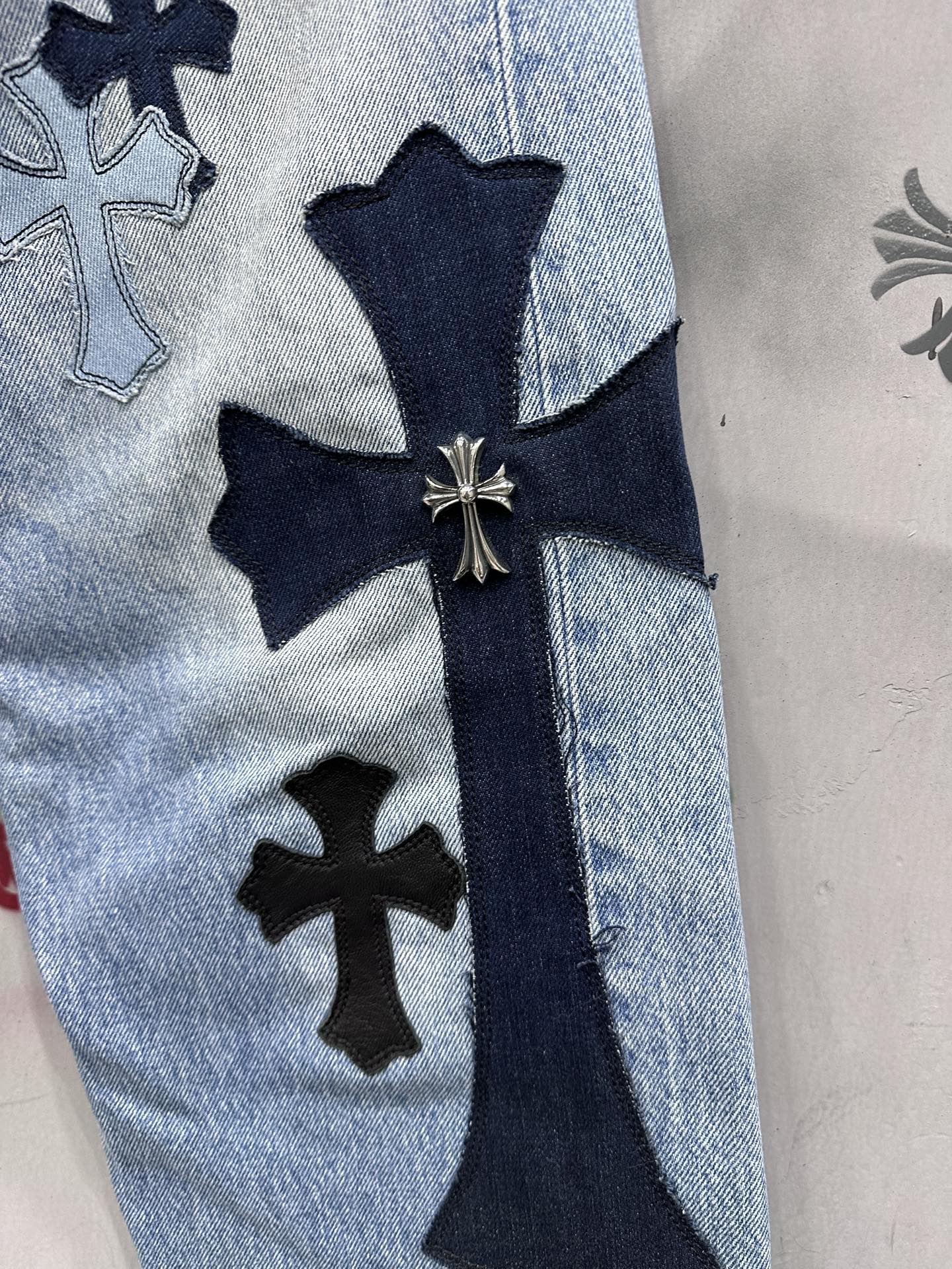 クロムハーツ x Levi's 501 ペイント パッチワーク ジーンズ ウォッシュドブルー 画像 5