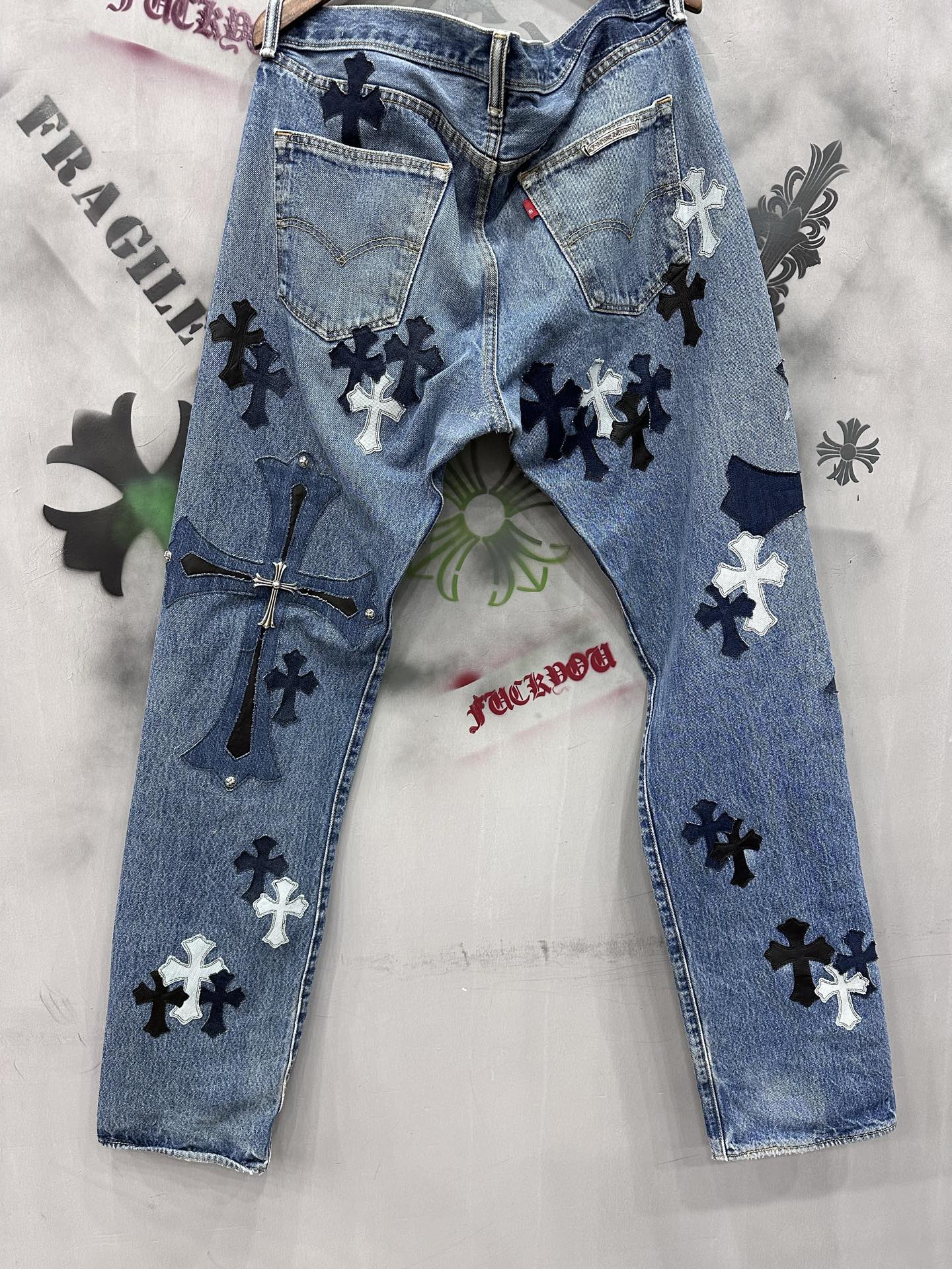 クロムハーツ x Levi's 501 ペイント パッチワーク ジーンズ ライトブルー 詳細画像 1