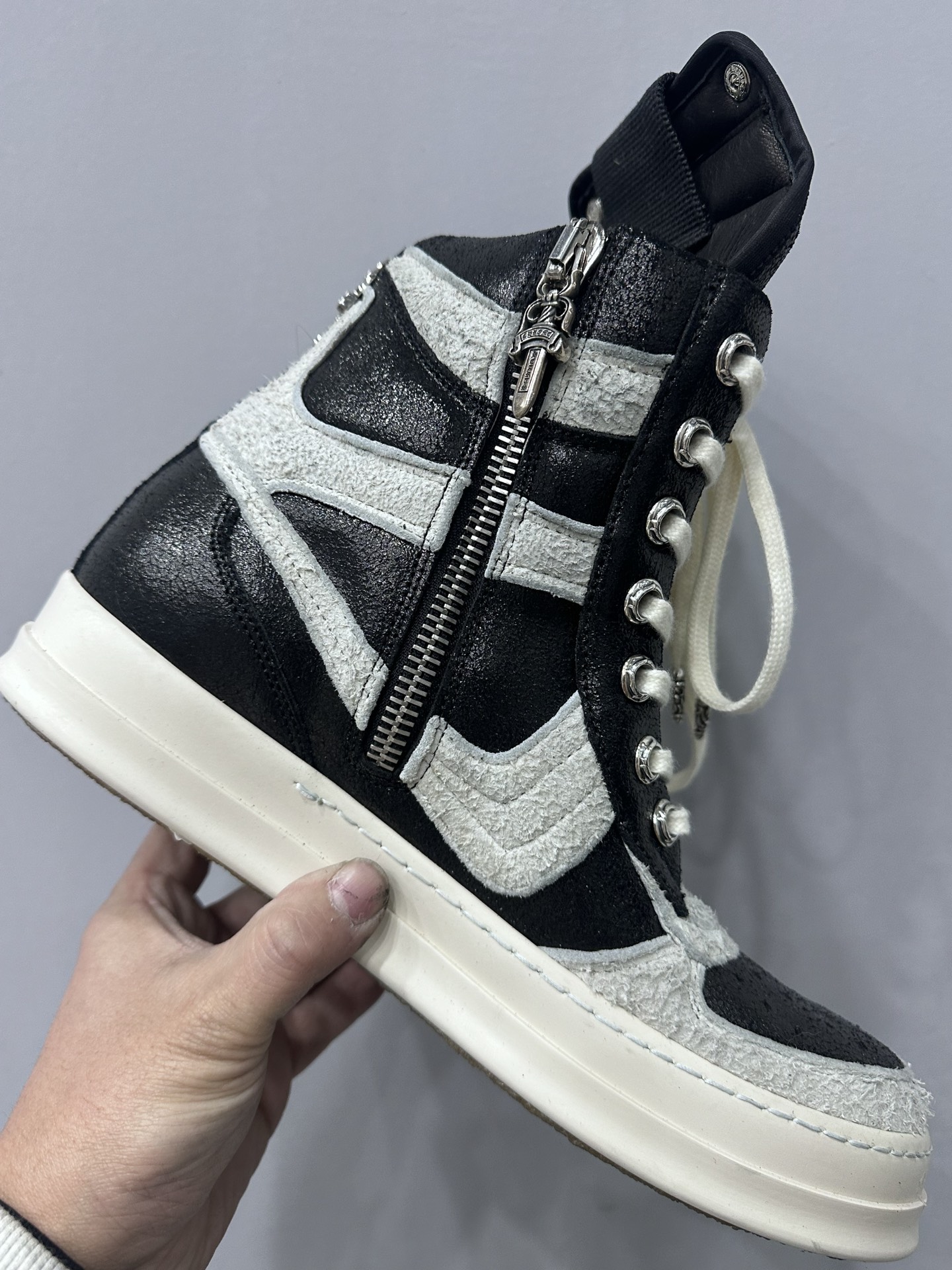 クロムハーツ x リック オウエンス クロス Geobasket High Top スニーカー グレー 詳細画像 1