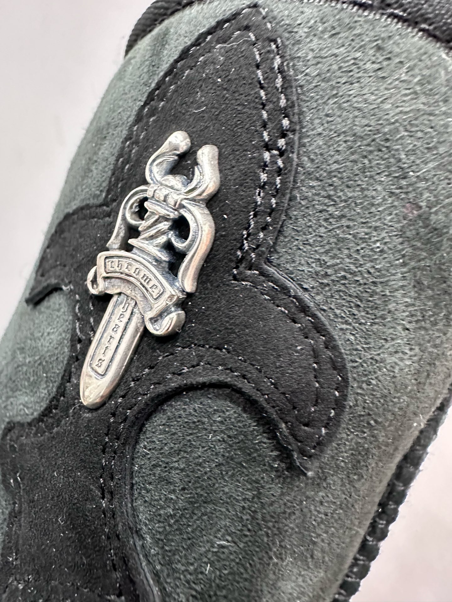 クロムハーツ x UGG ダガー レザーパッチ Mid Snow ブーツ ブラック 画像 4