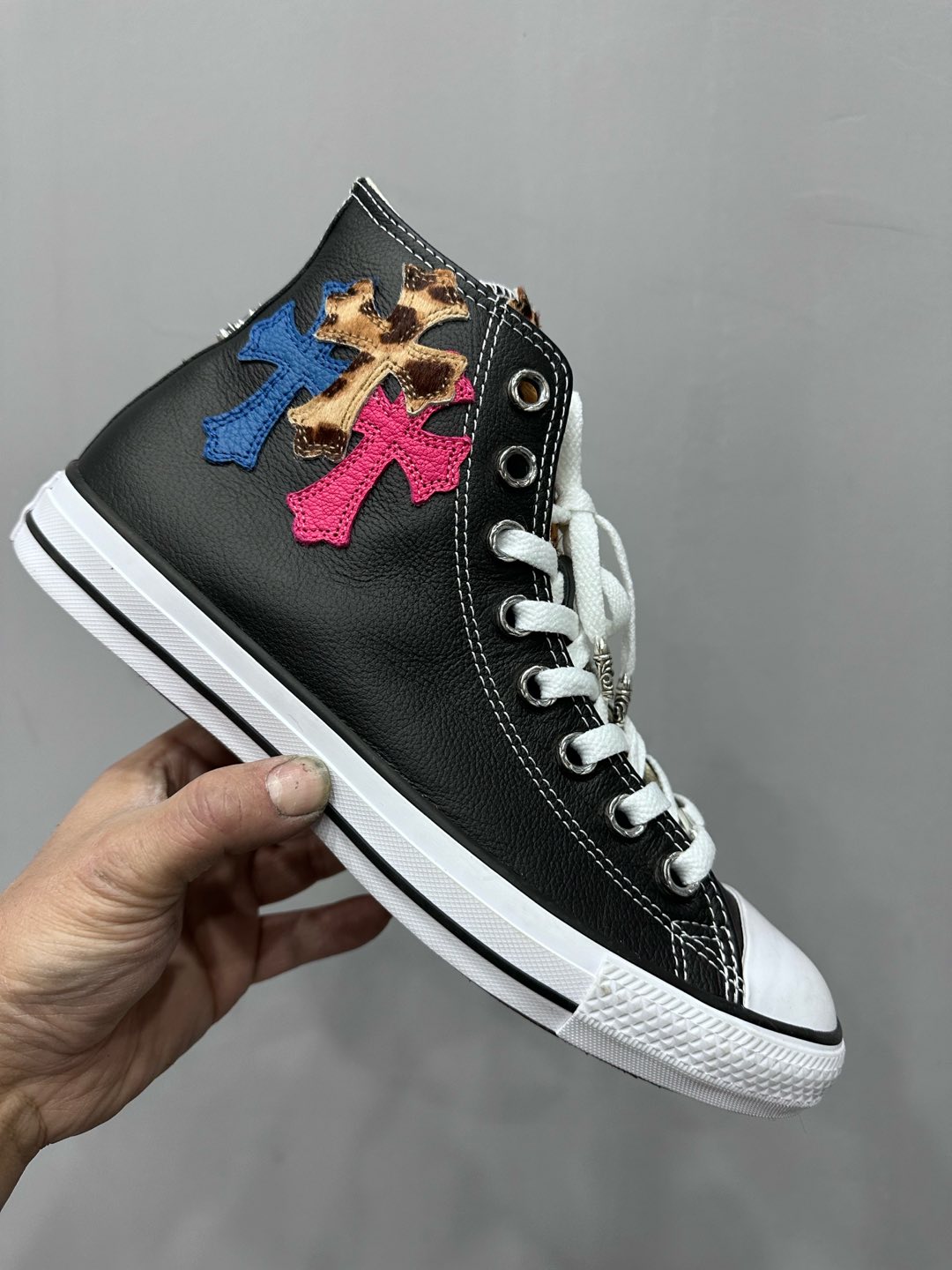 クロムハーツ x Converse 132170C レザー Patch ハイトップ スニーカー マルチカラー 詳細画像 1