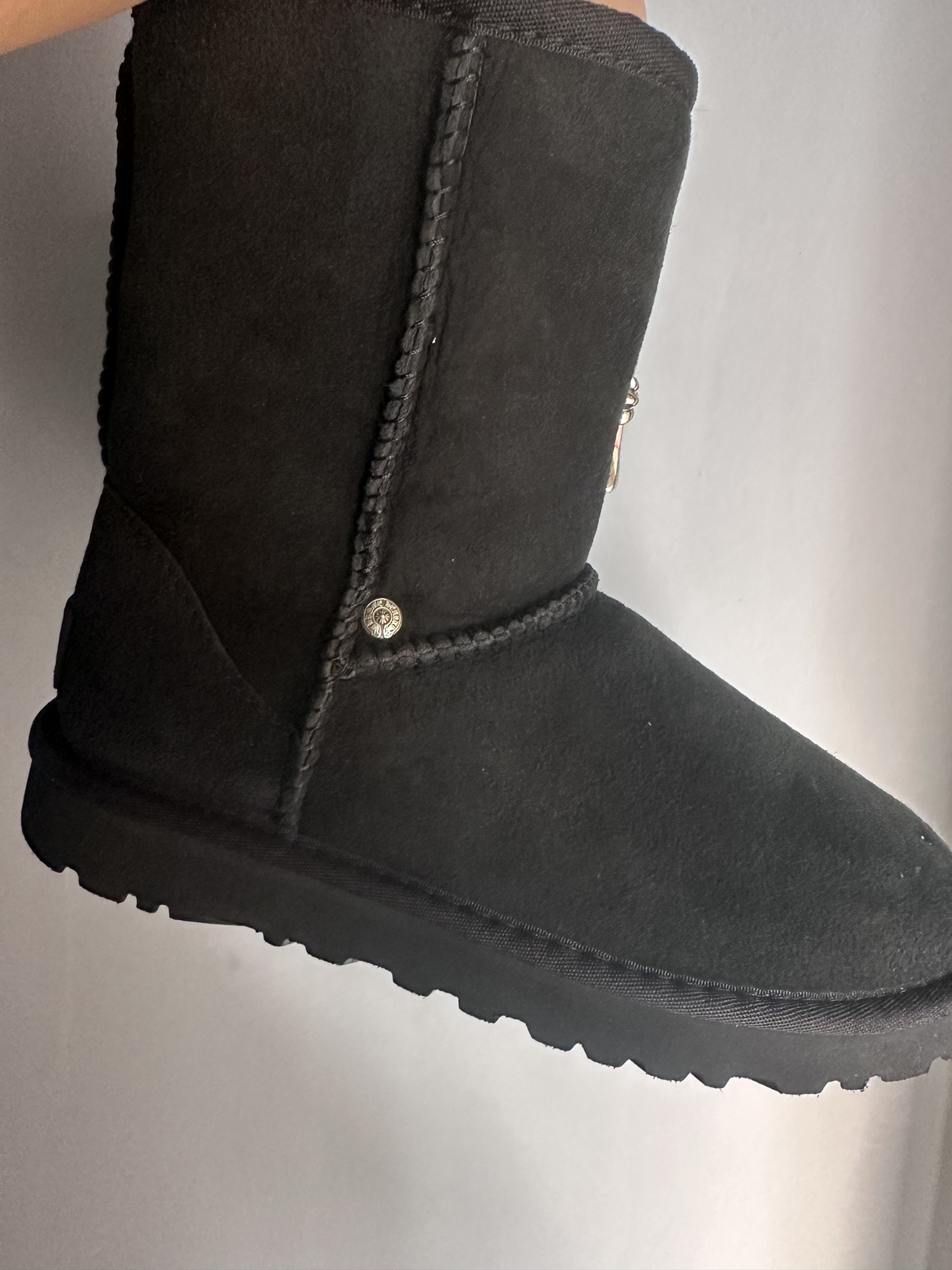 クロムハーツ x UGG クロス Mid Snow ブーツ ブラック 詳細画像 1