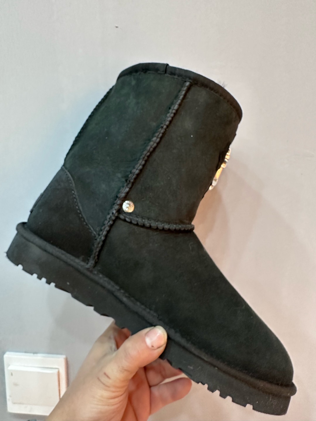 クロムハーツ x UGG クロス レザーパッチ Mid Snow ブーツ ブラック 詳細画像 3
