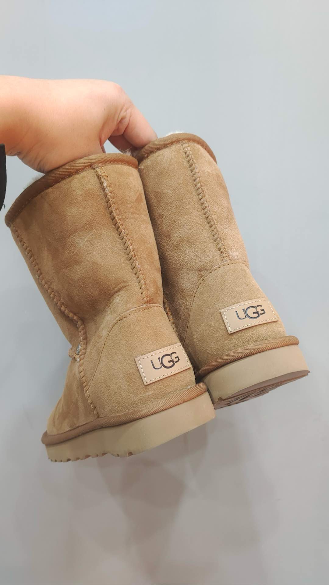 クロムハーツ x UGG クロス レザーパッチ Mid Snow ブーツ カーキ 詳細画像 3