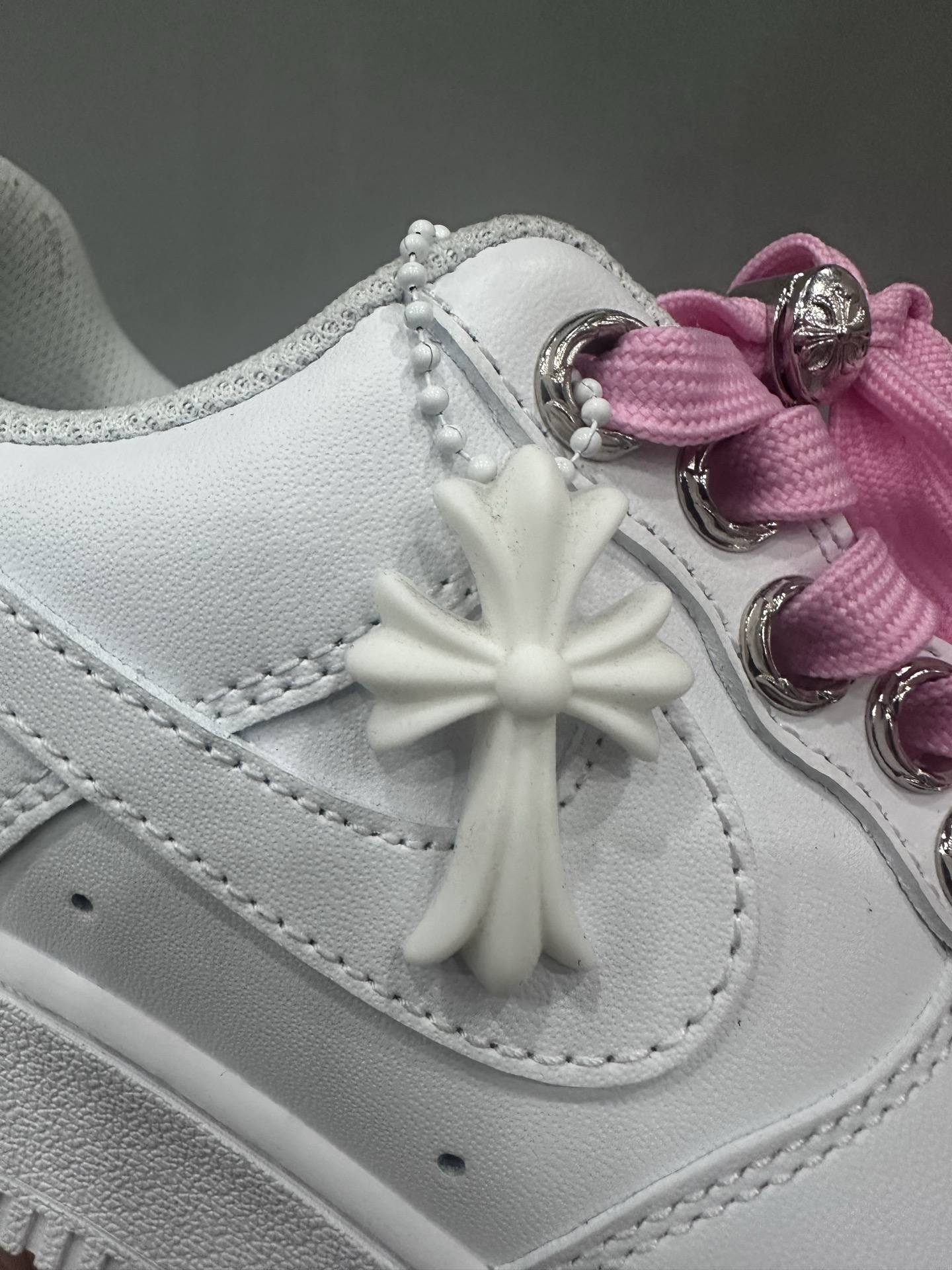 クロムハーツ x Nike Air Force 1 Low ホワイト ピンク 画像 4