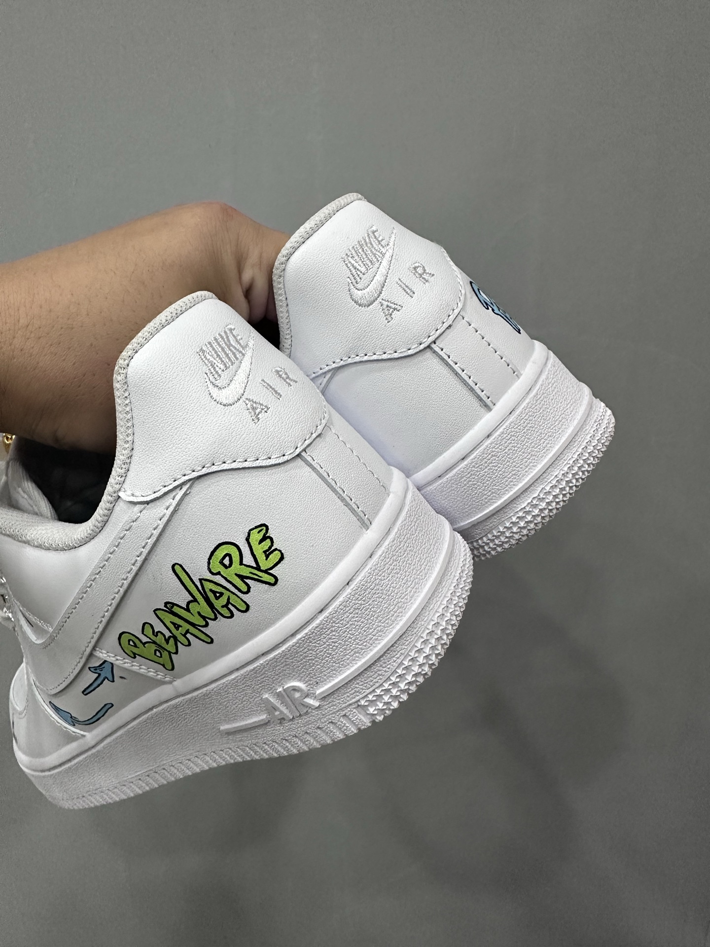 クロムハーツ x Nike Matty Boy ハンドペイント Air Force 1 ホワイト ゴールド 画像 5